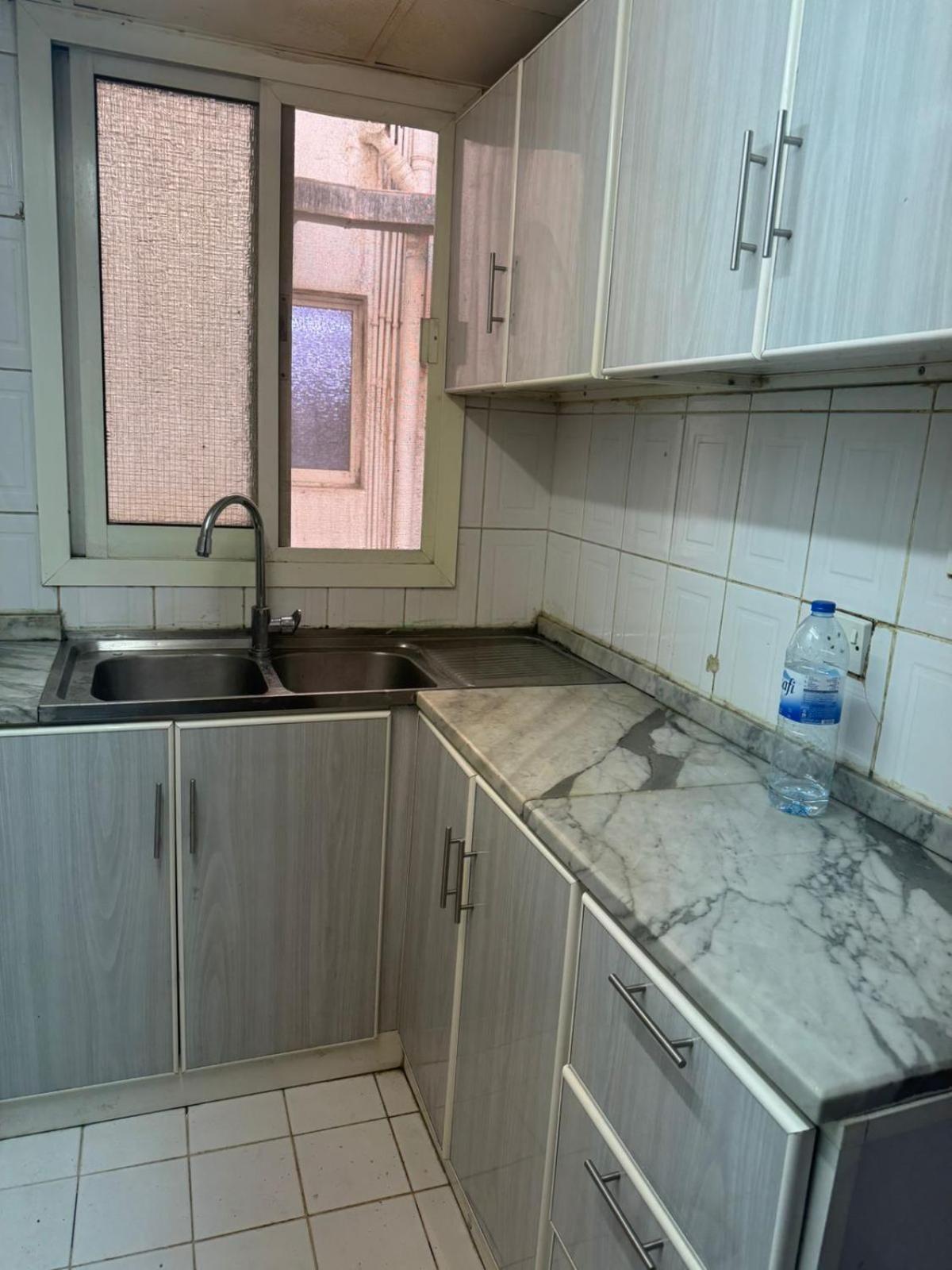 Brand New Unisex Single Partition In Center Of Bur *