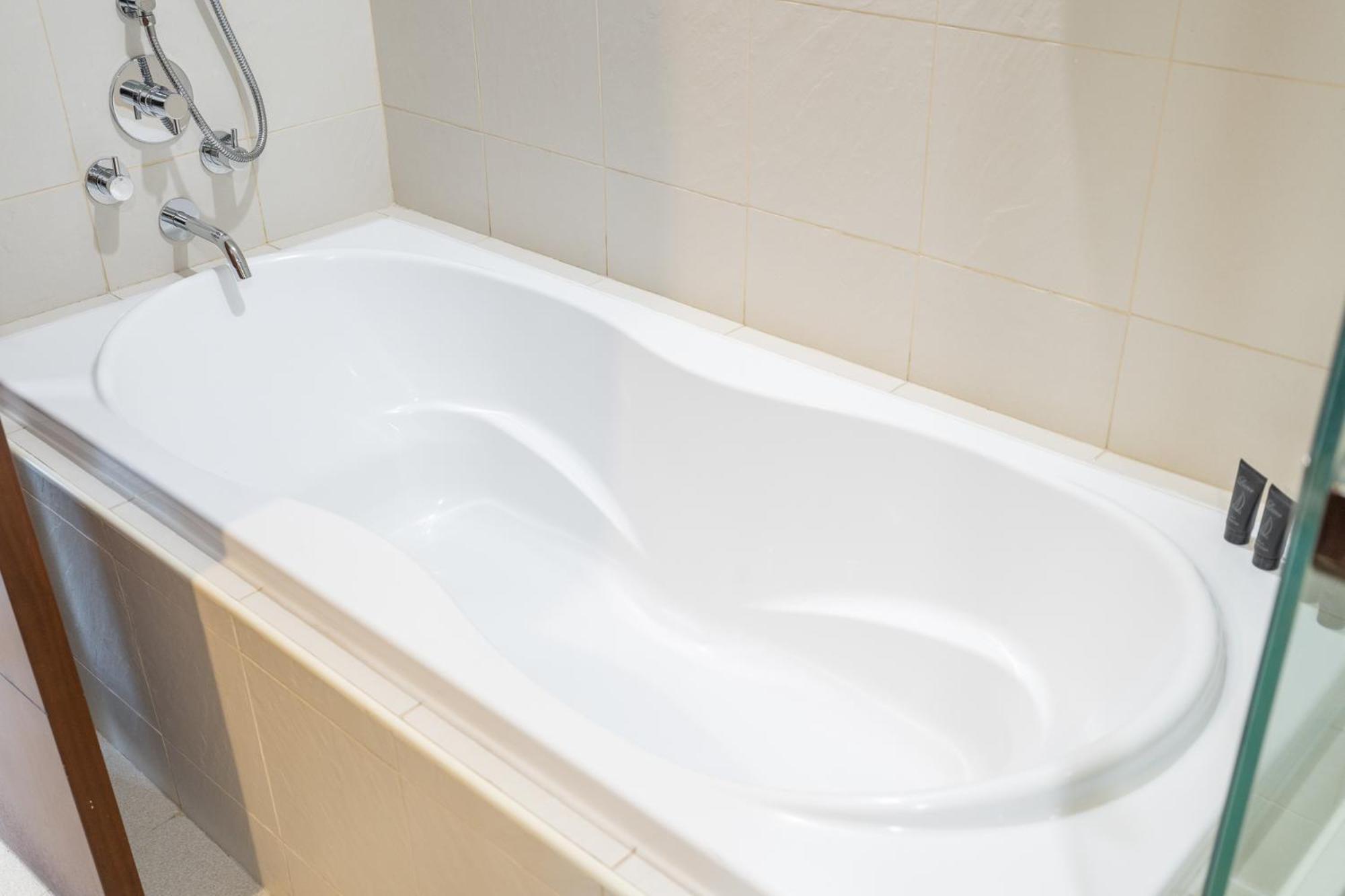 Sophisticated And Elegant 2br In Downntown Apartment *