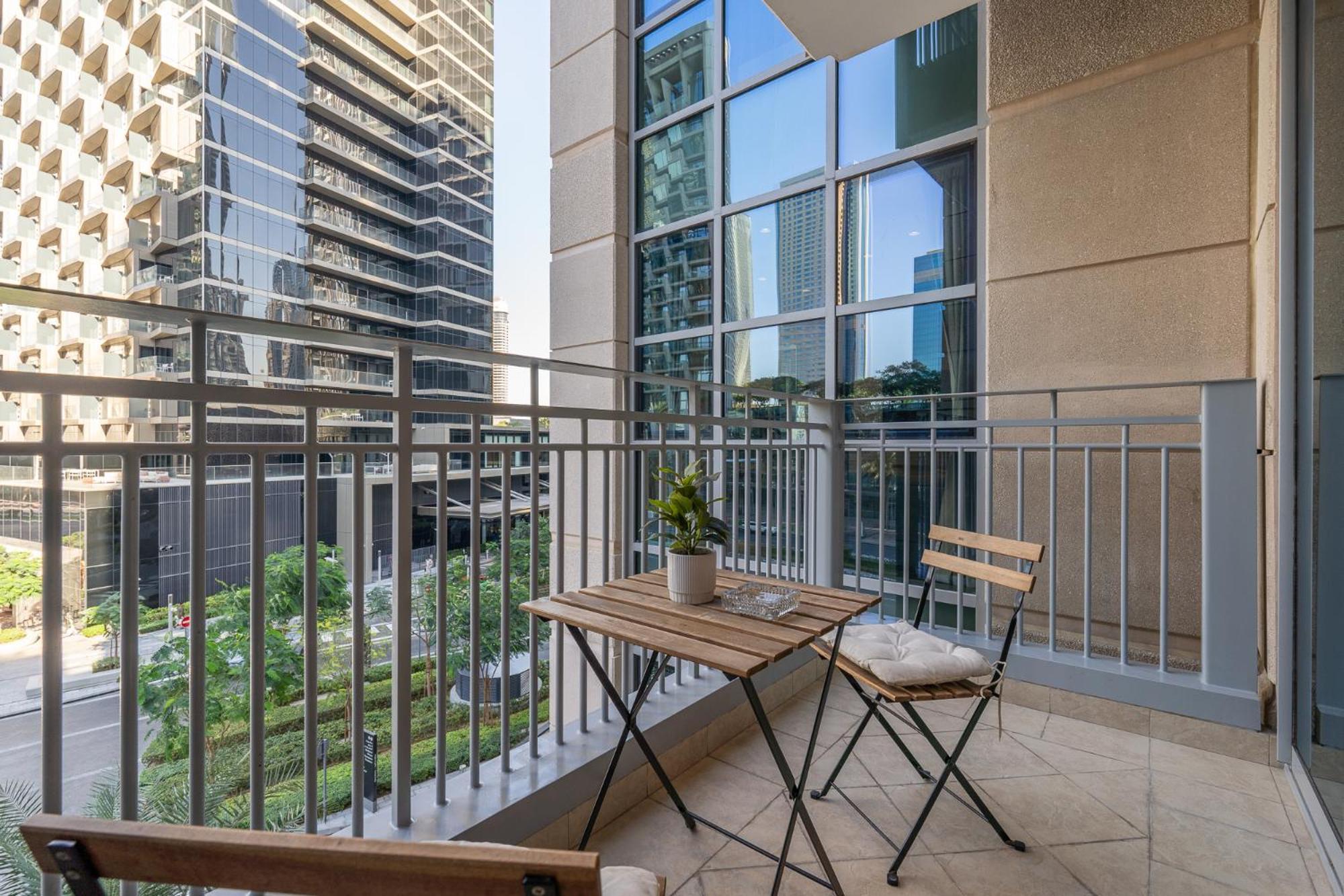Sophisticated And Elegant 2br In Downntown Apartment Dubai