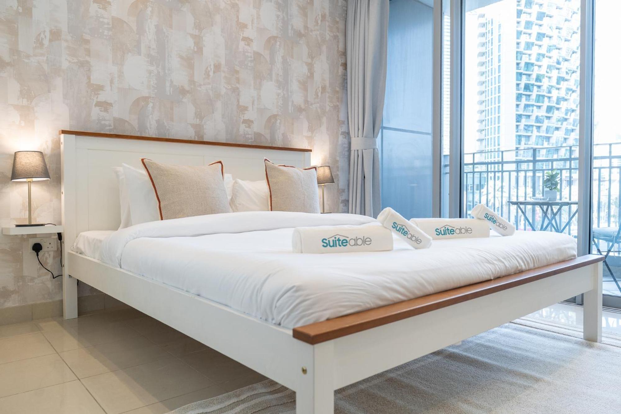 Sophisticated And Elegant 2br In Downntown Apartment