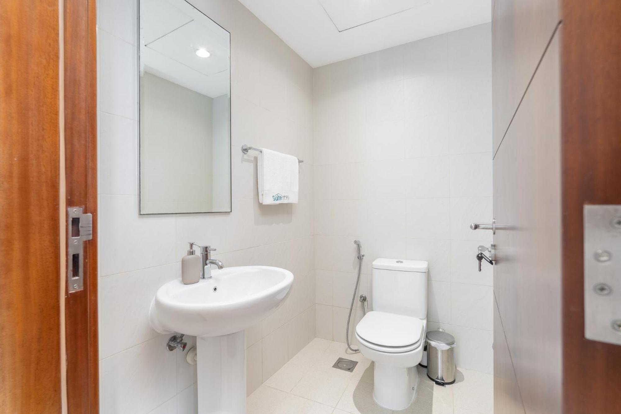 Sophisticated And Elegant 2br In Downntown Apartment *