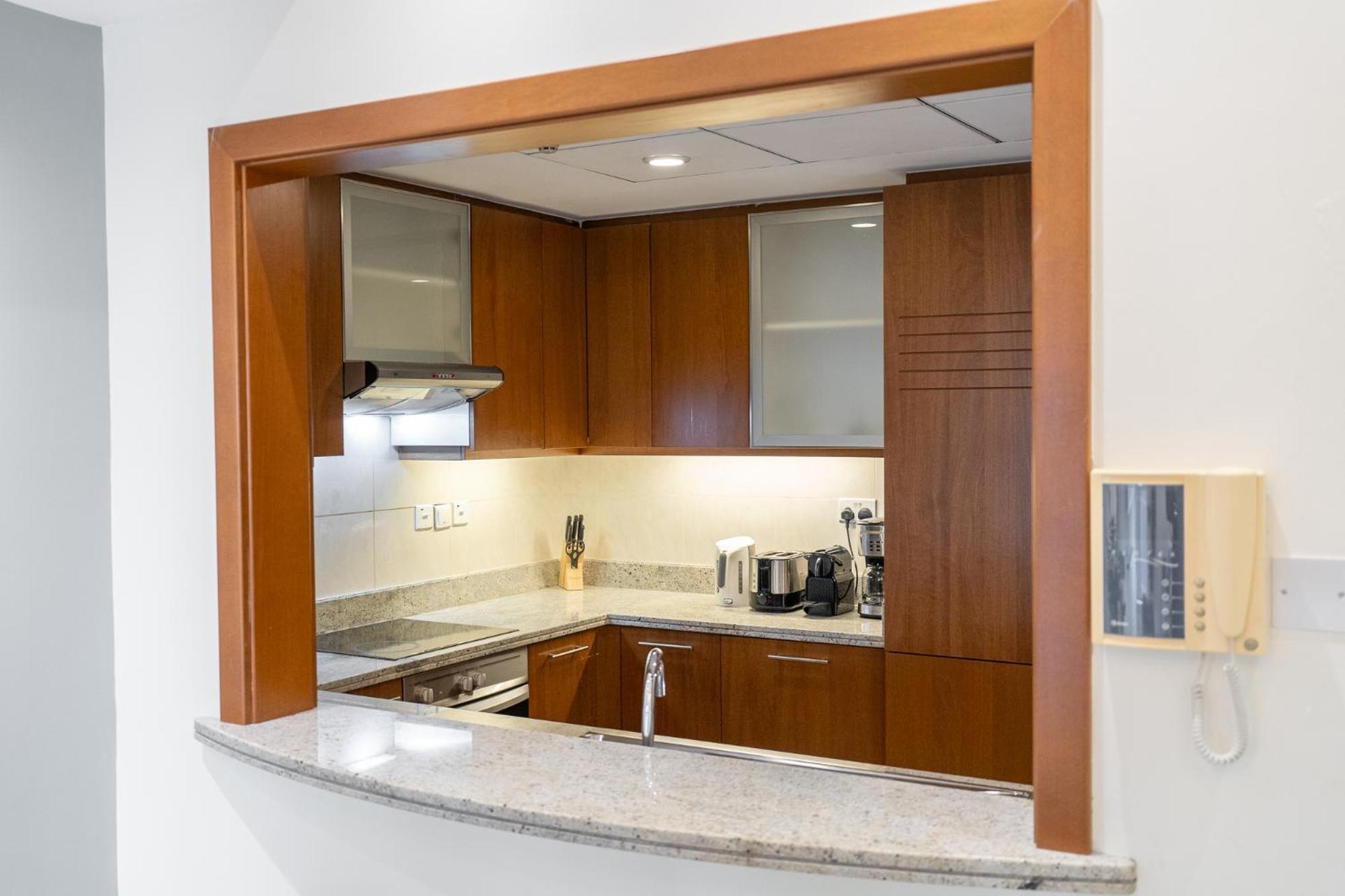 Sophisticated And Elegant 2br In Downntown Apartment Dubai