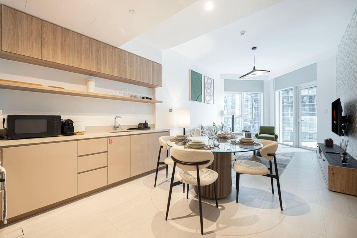 Urban Oasis - 2br 6pax - Infinity Pool & Near Metro *