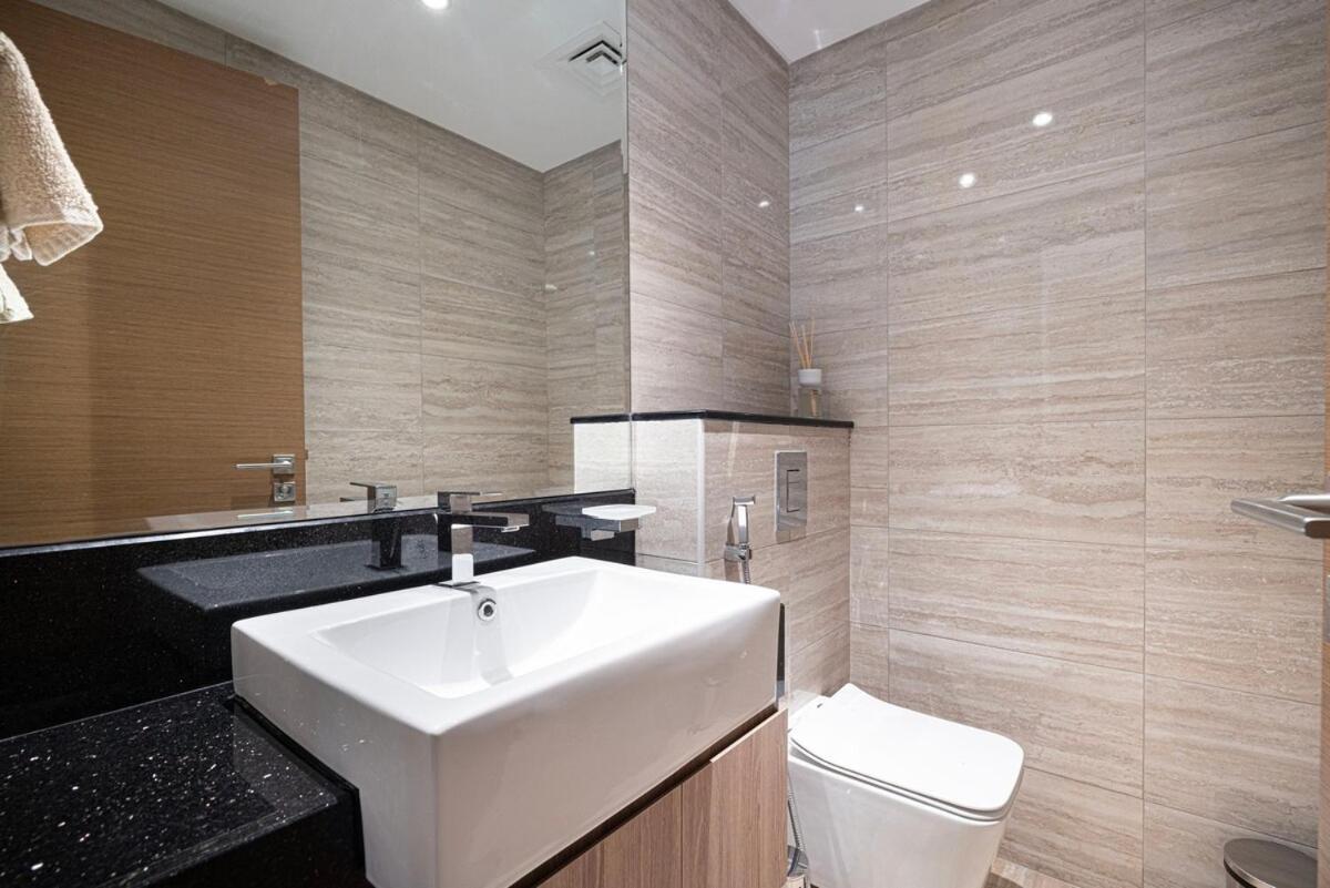 Urban Oasis - 2br 6pax - Infinity Pool & Near Metro Apartment *