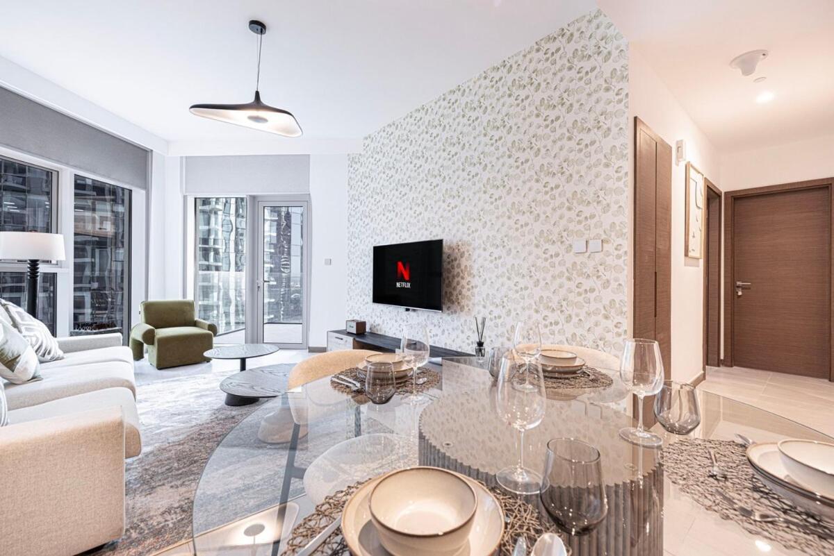 Urban Oasis - 2br 6pax - Infinity Pool & Near Metro Apartment *