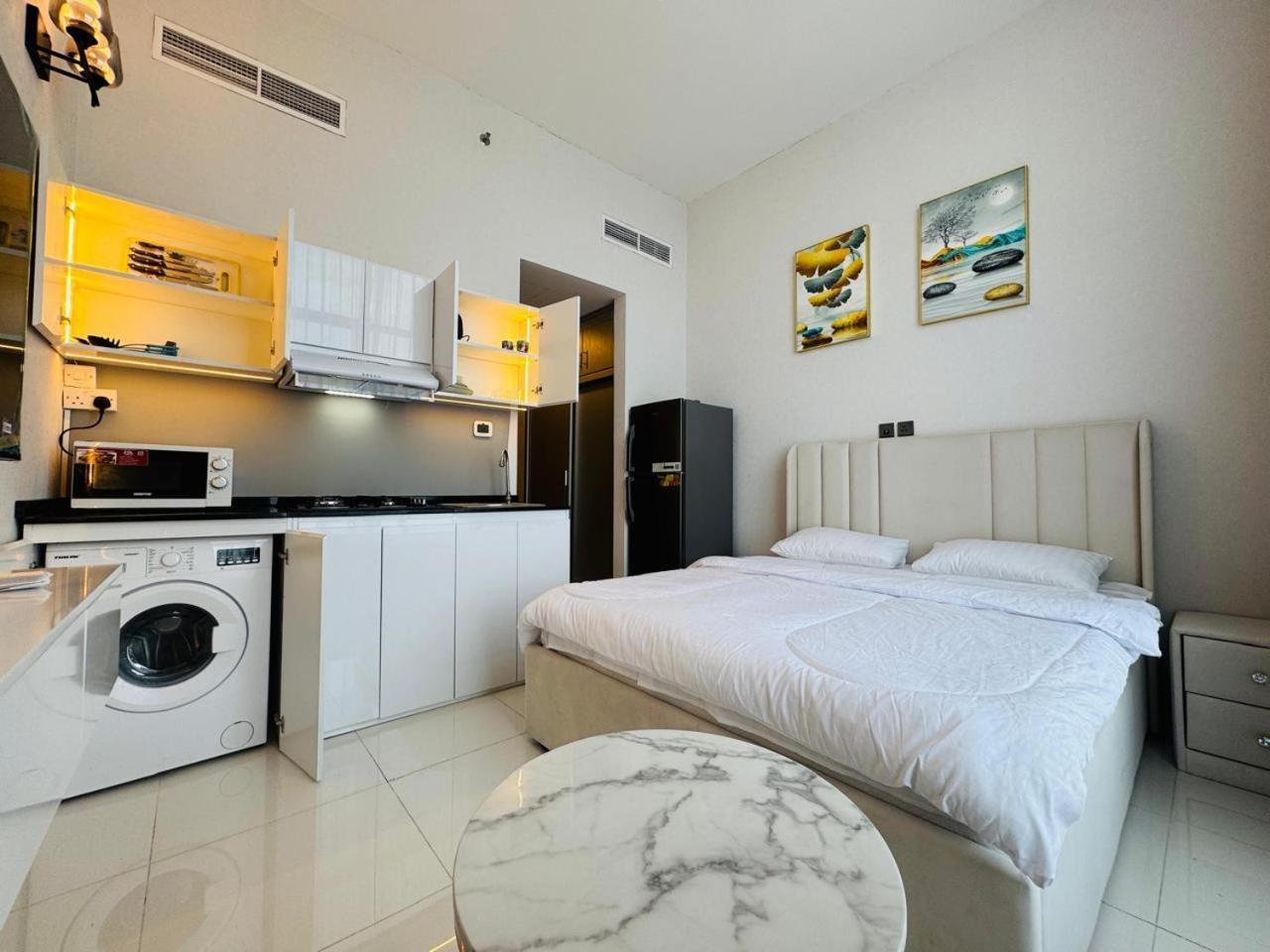 Al Manara Premium Shk Zayed Apartment Dubai