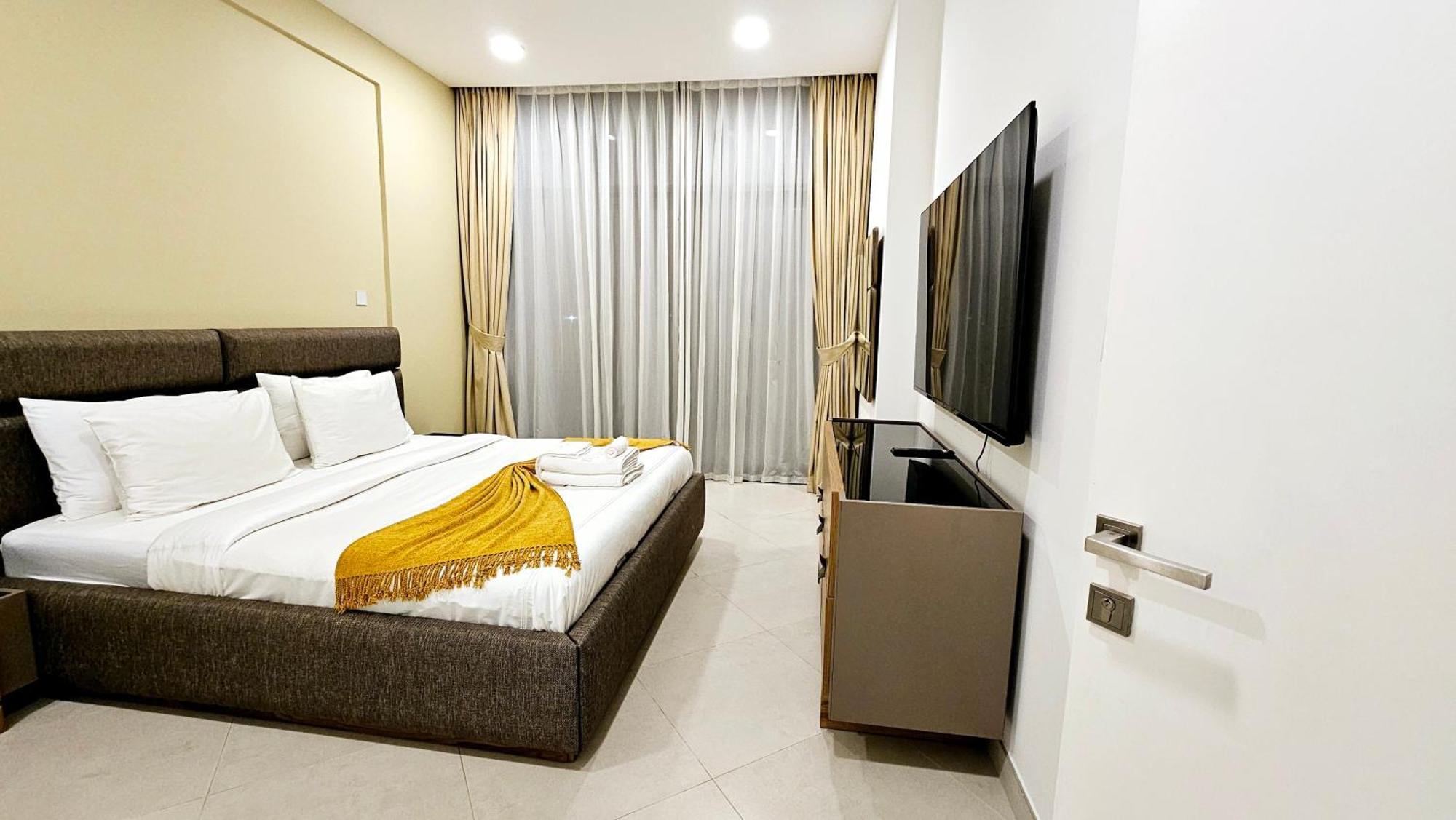 Apartment Elegant 2-bedroom With Private Balconies & En-suite Luxury In Meydan Avenue *