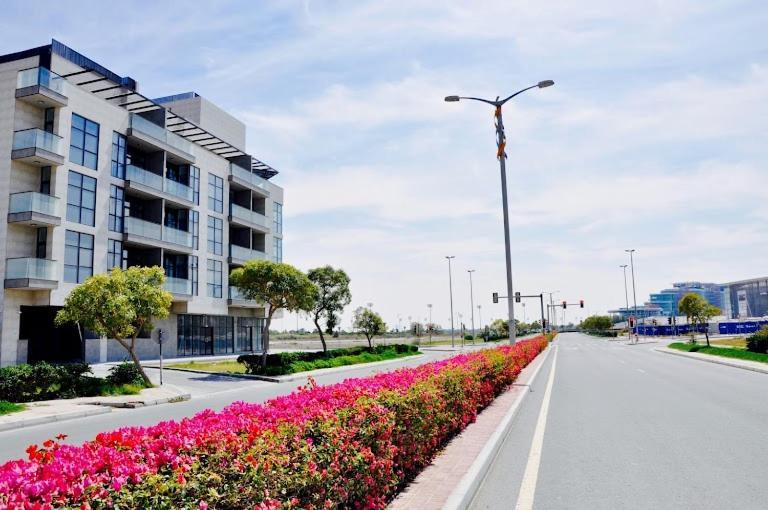 Elegant 2-bedroom With Private Balconies & En-suite Luxury In Meydan Avenue
