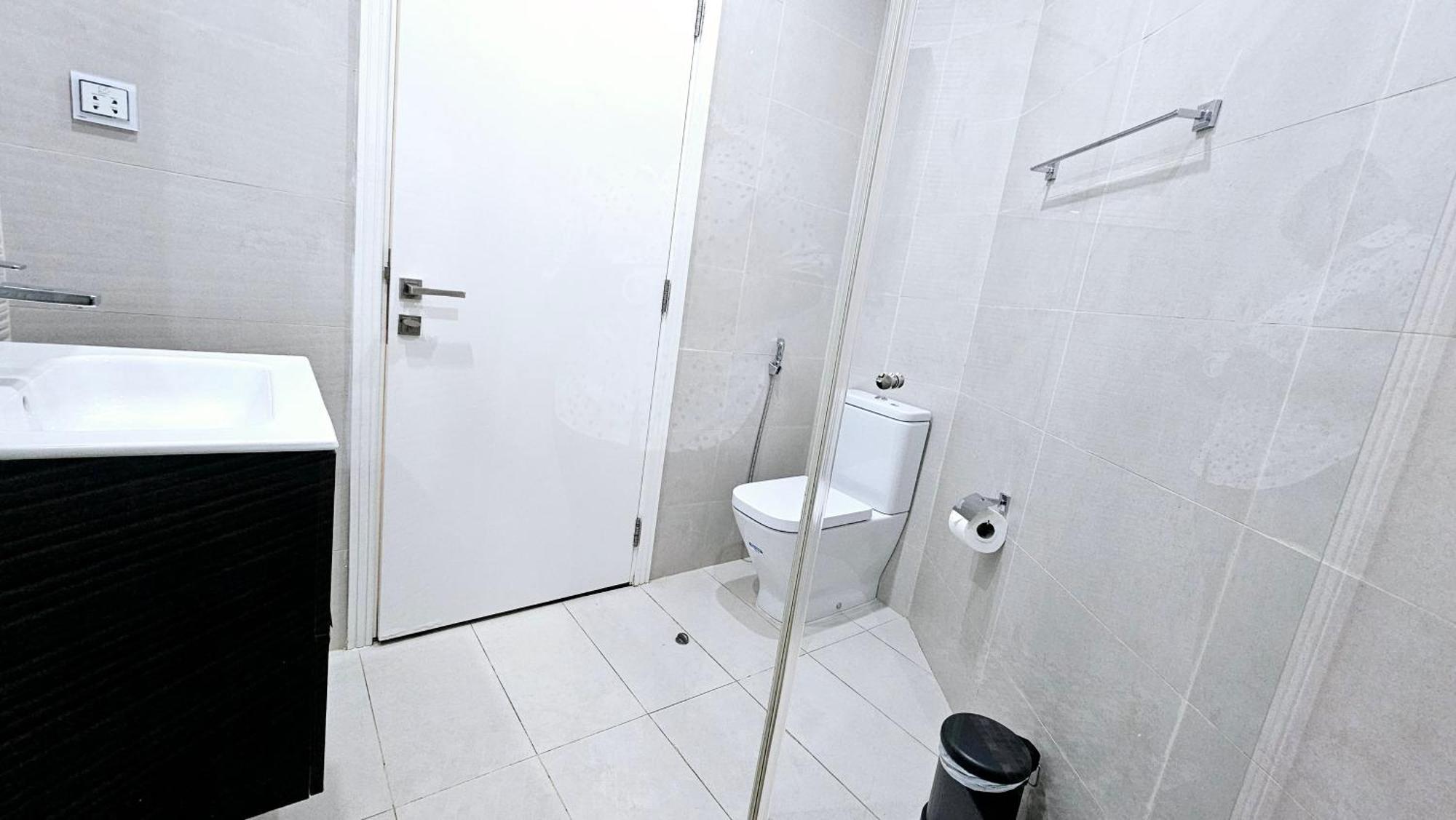 Apartment Elegant 2-bedroom With Private Balconies & En-suite Luxury In Meydan Avenue *