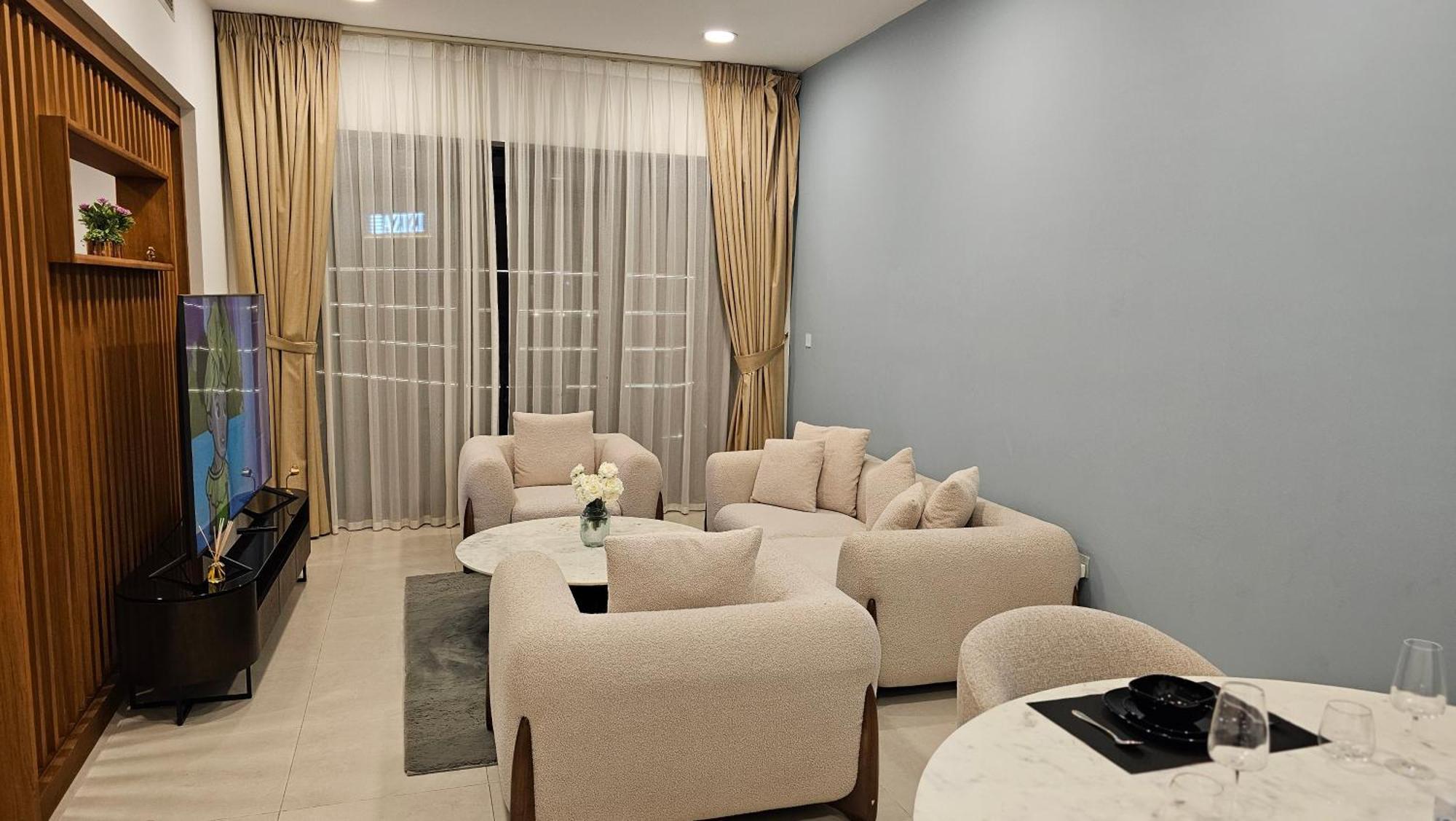 Apartment Elegant 2-bedroom With Private Balconies & En-suite Luxury In Meydan Avenue *
