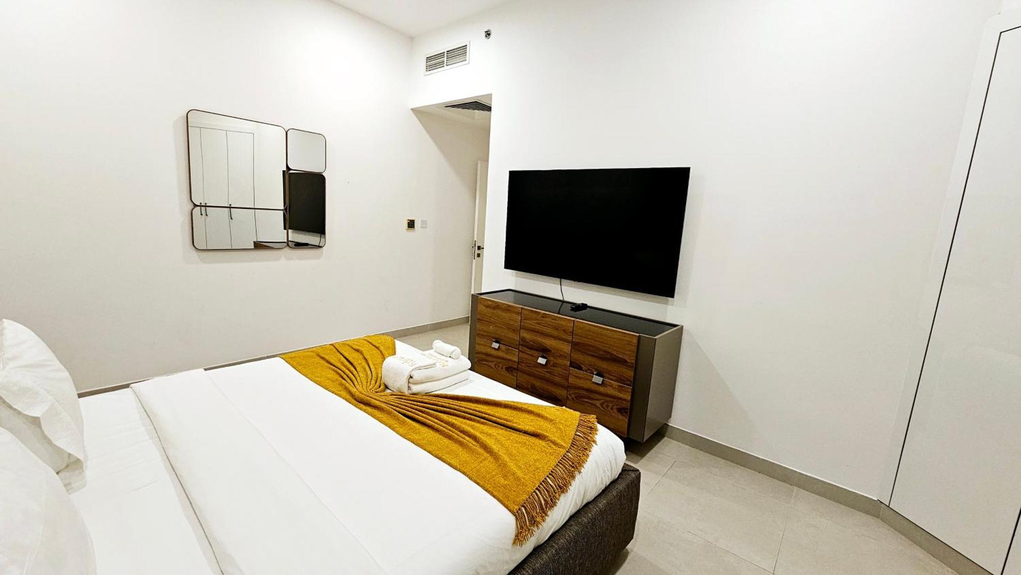 Apartment Elegant 2-bedroom With Private Balconies & En-suite Luxury In Meydan Avenue Dubai