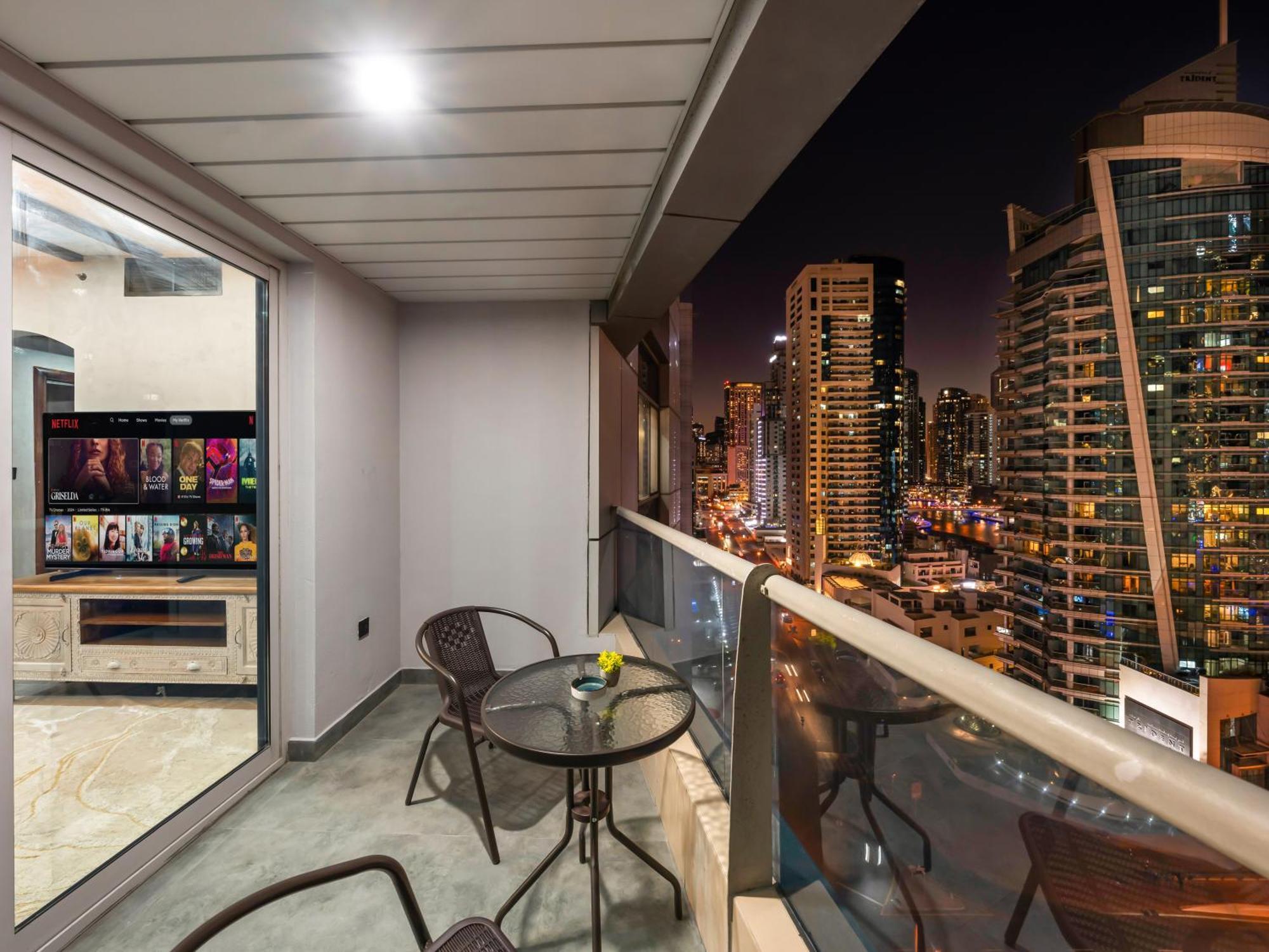Luxury 2br With Full Marina Views Apartment