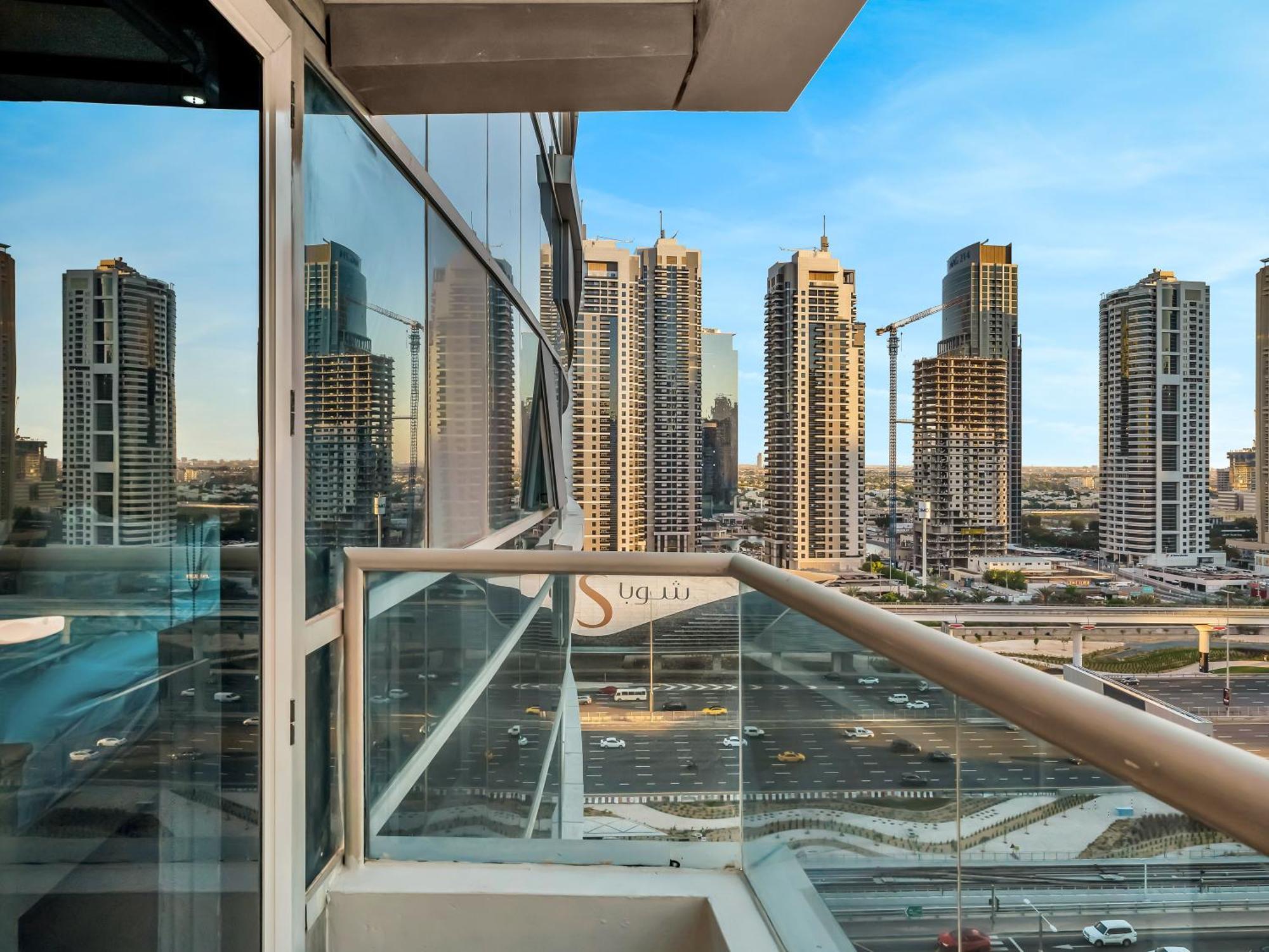 Luxury 2br With Full Marina Views Apartment *