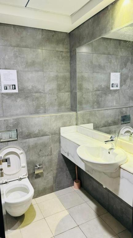 Premium In Oval Tower Business Bay * Dubai