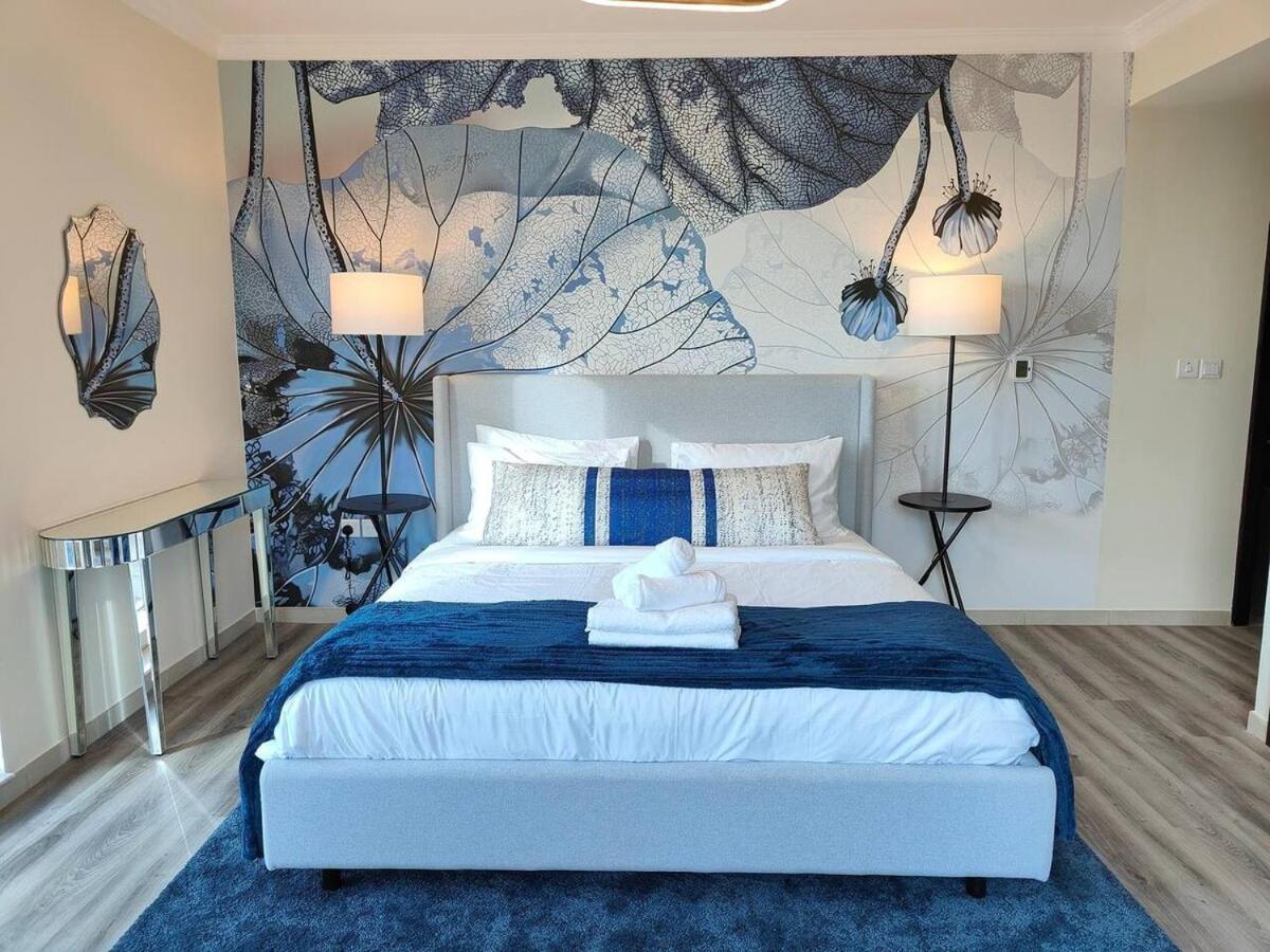 Apartment 37th Flr Lux In Business Bay *