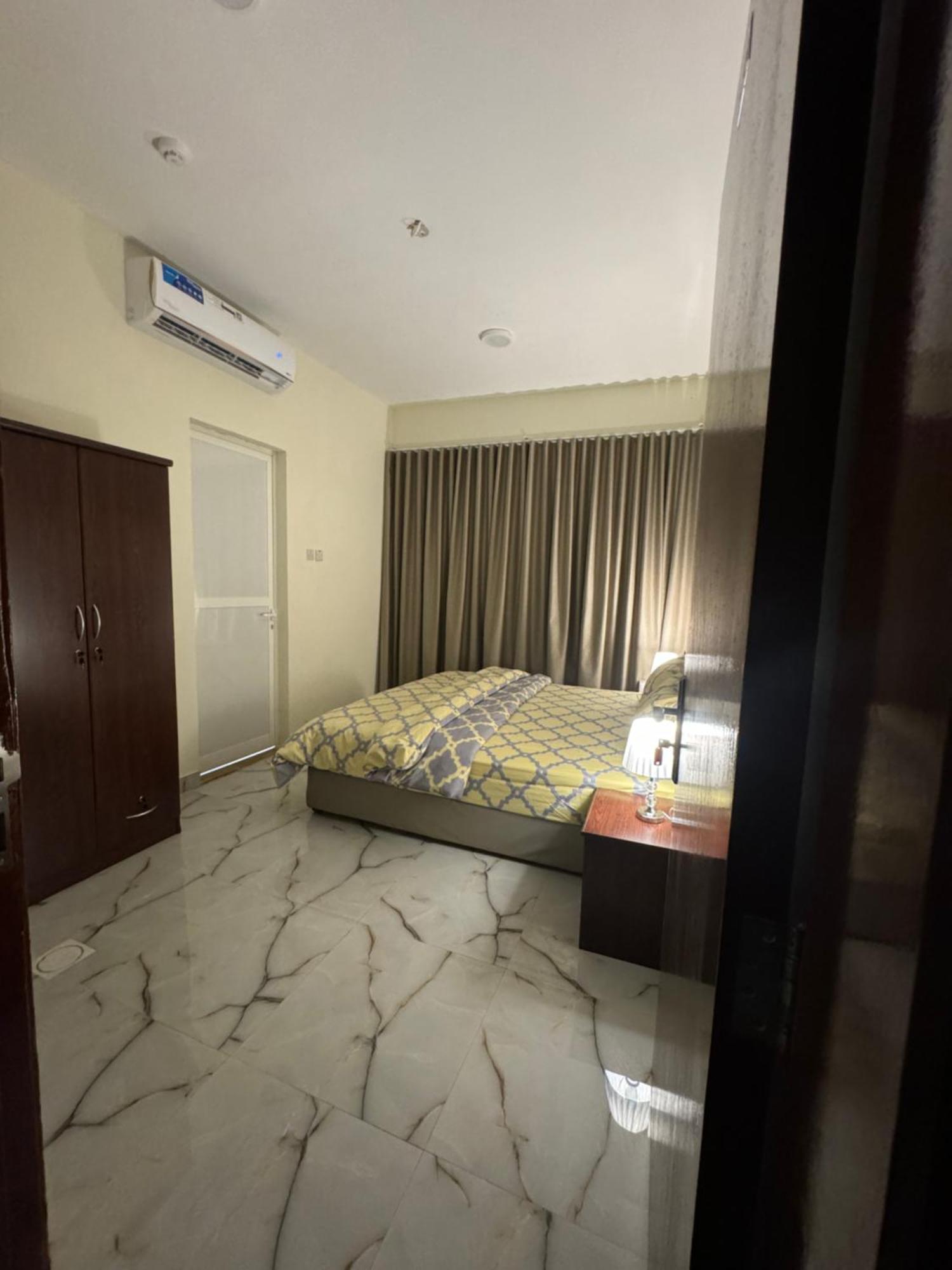 Privatunterkunft Brand New Independent Near Union Metro Station