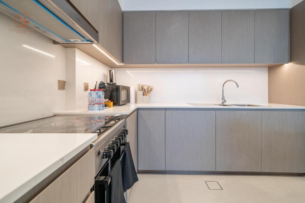 Burj Khalifa Views 2-bedroom 203gr-2 * Dubai