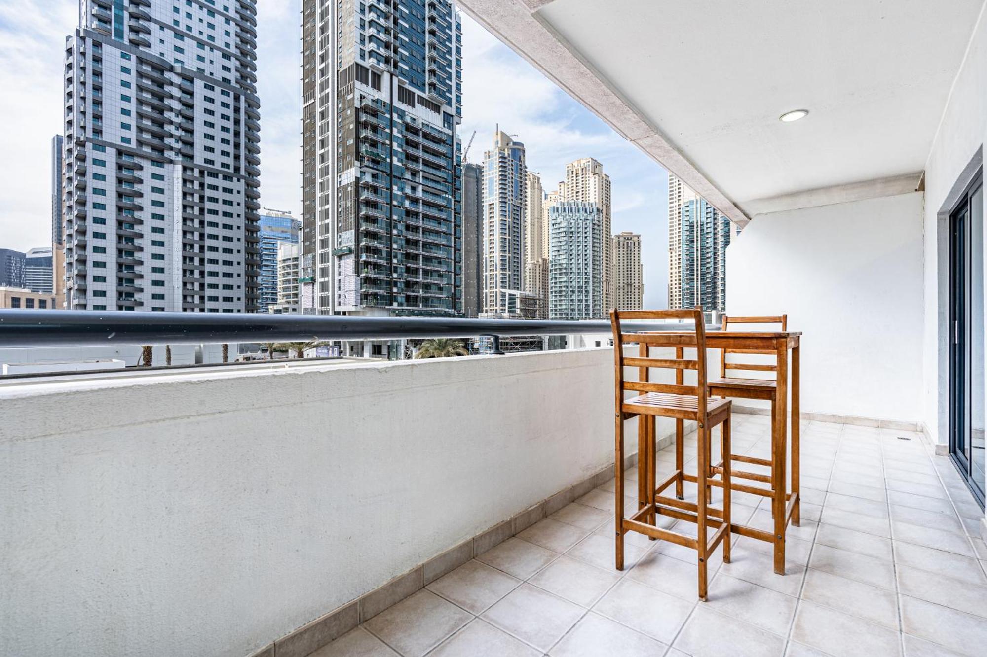 Elegant In The Heart Of Marina Apartment