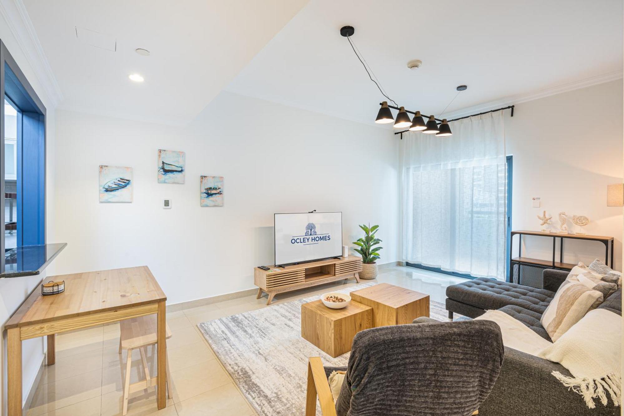 Elegant In The Heart Of Marina *