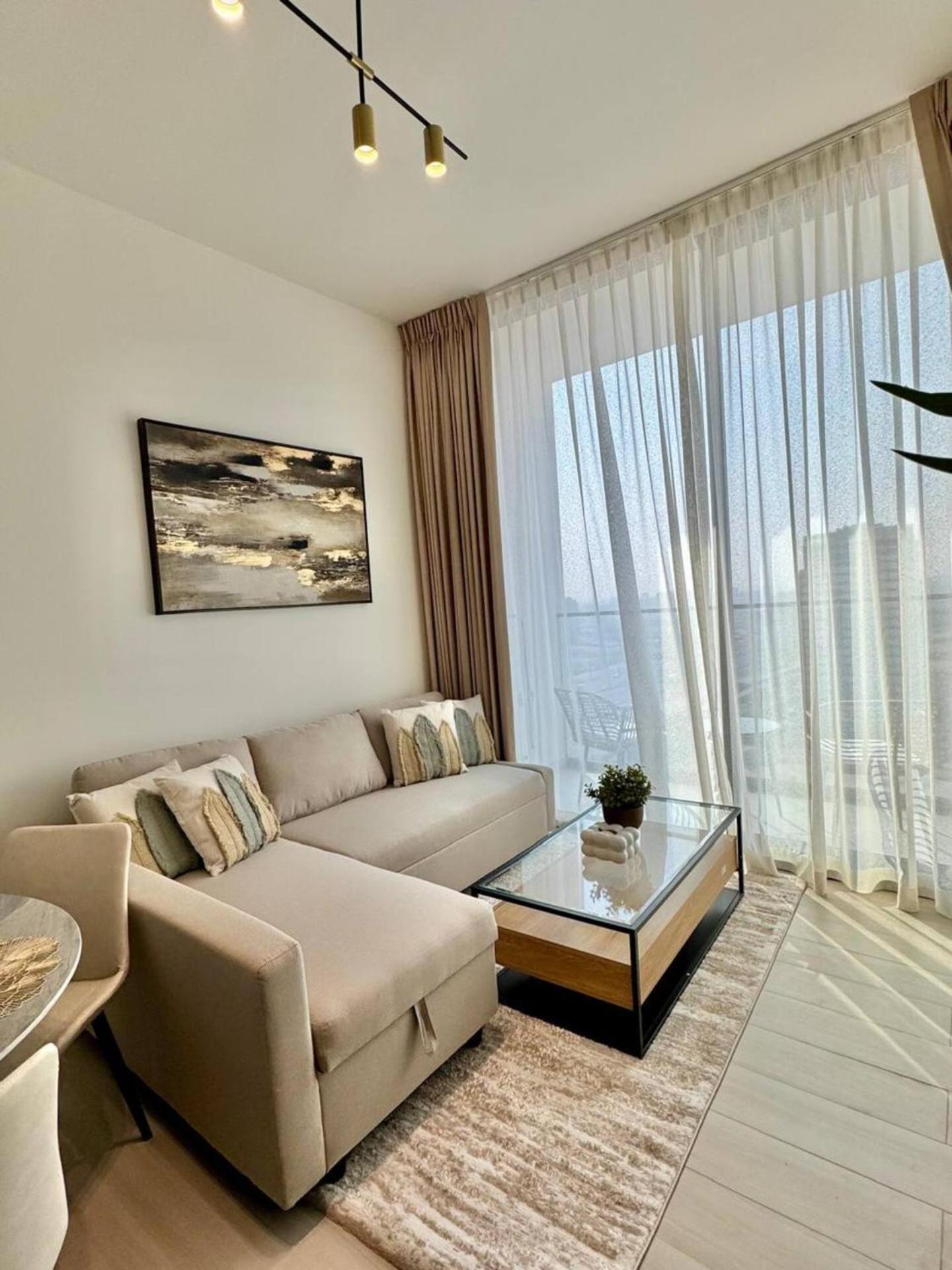 Modern & Elegant 1br In Jvc