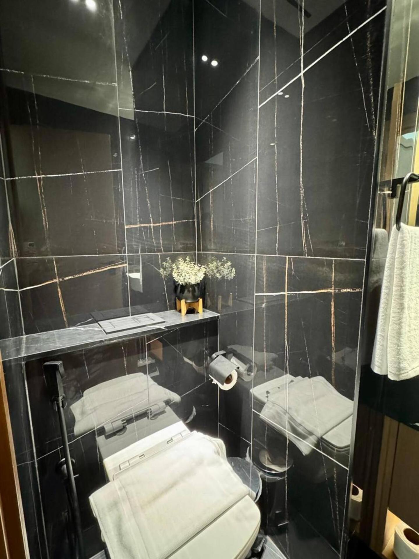 Modern & Elegant 1br In Jvc *