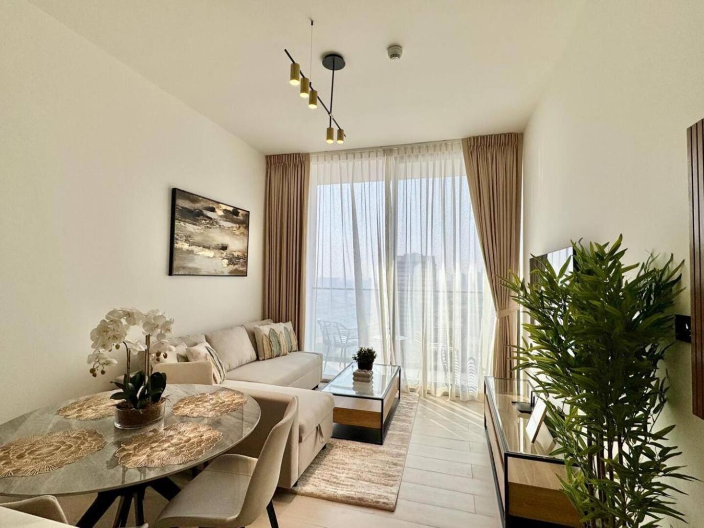 Apartment Modern & Elegant 1br In Jvc *