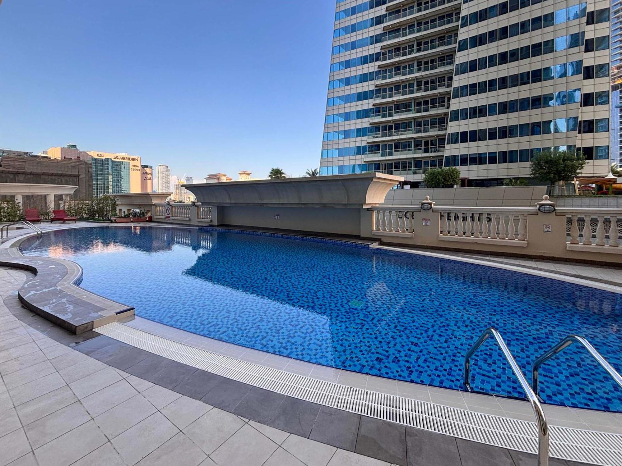 Frank Porter - Marina Crown Apartment