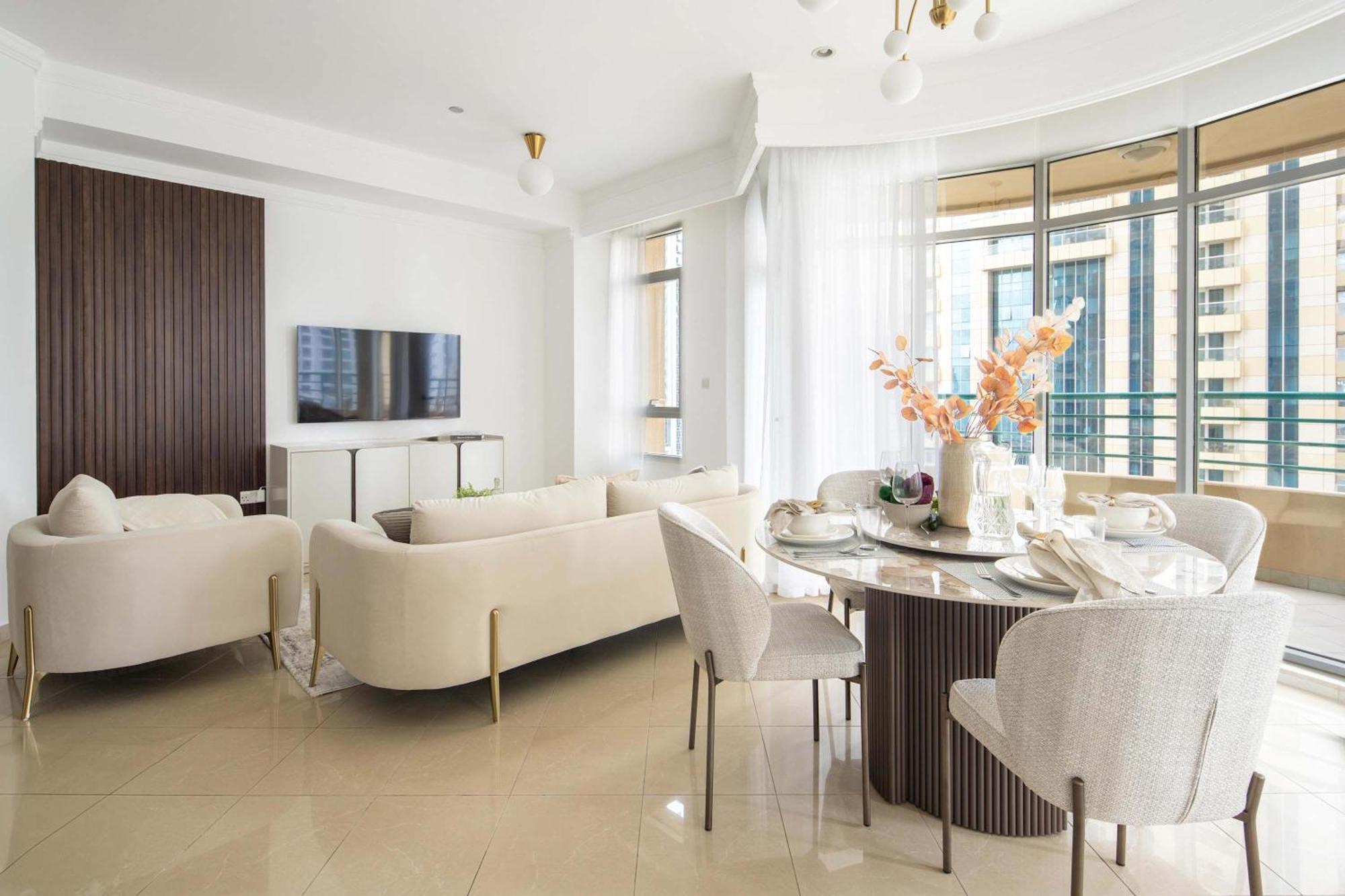 Frank Porter - Marina Crown Apartment
