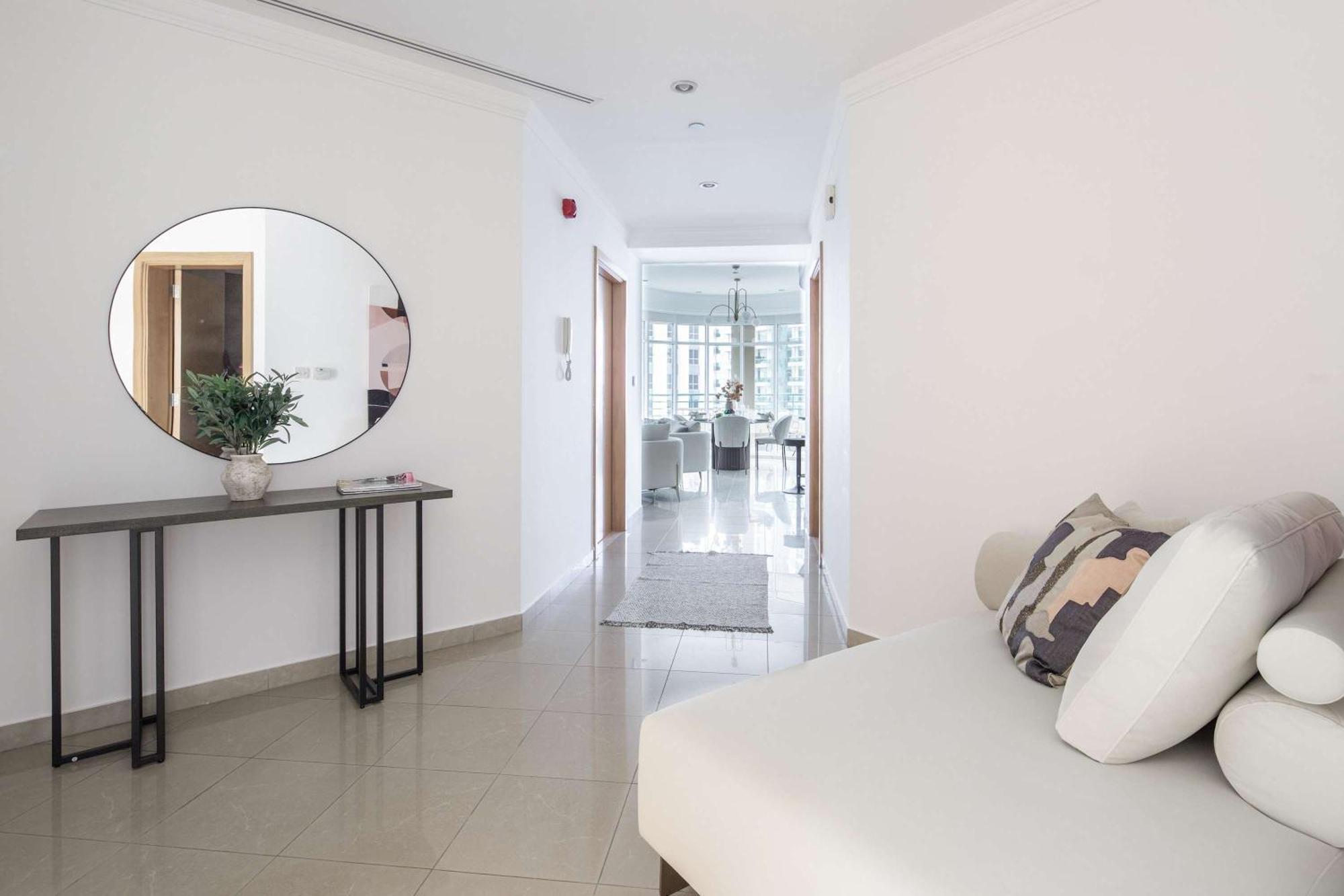 Apartment Frank Porter - Marina Crown Dubai