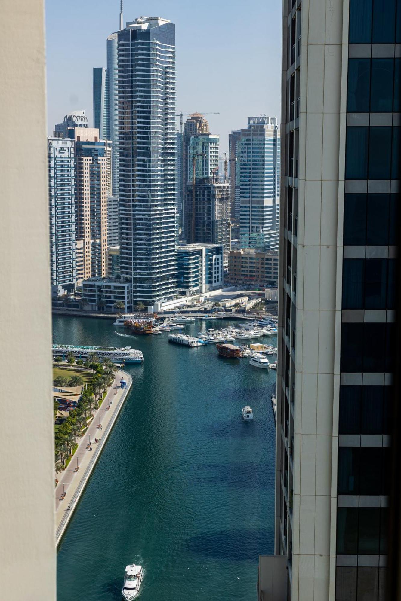 Elegantescapes - Large 2br W Marina And Sea View Apartment