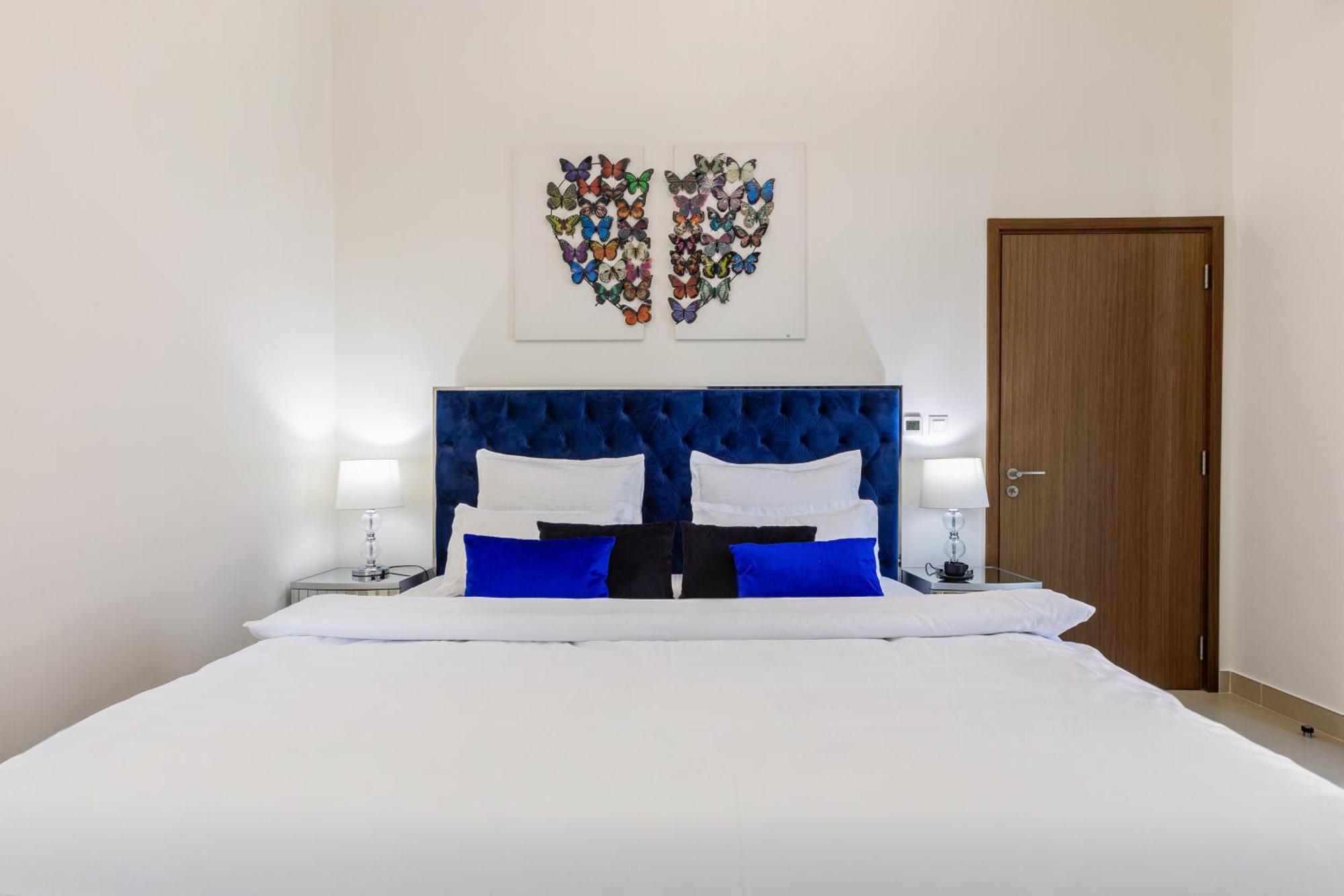 Elegantescapes - Large 2br W Marina And Sea View Apartment