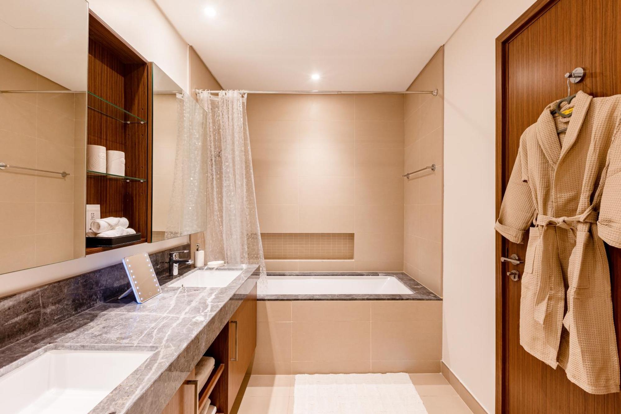 Elegantescapes - Large 2br W Marina And Sea View Apartment Dubai