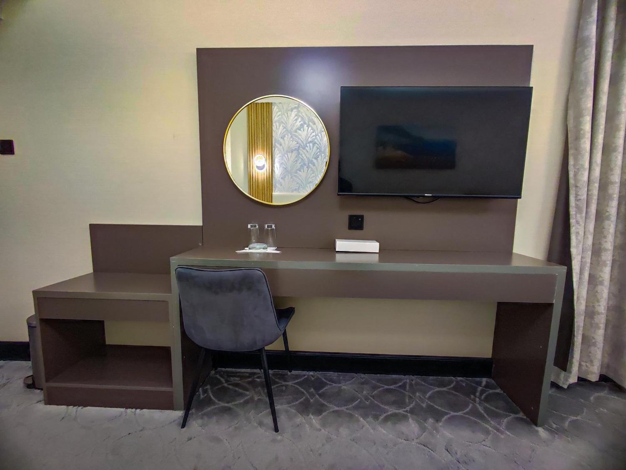 Gold Sky Avenue Hotel