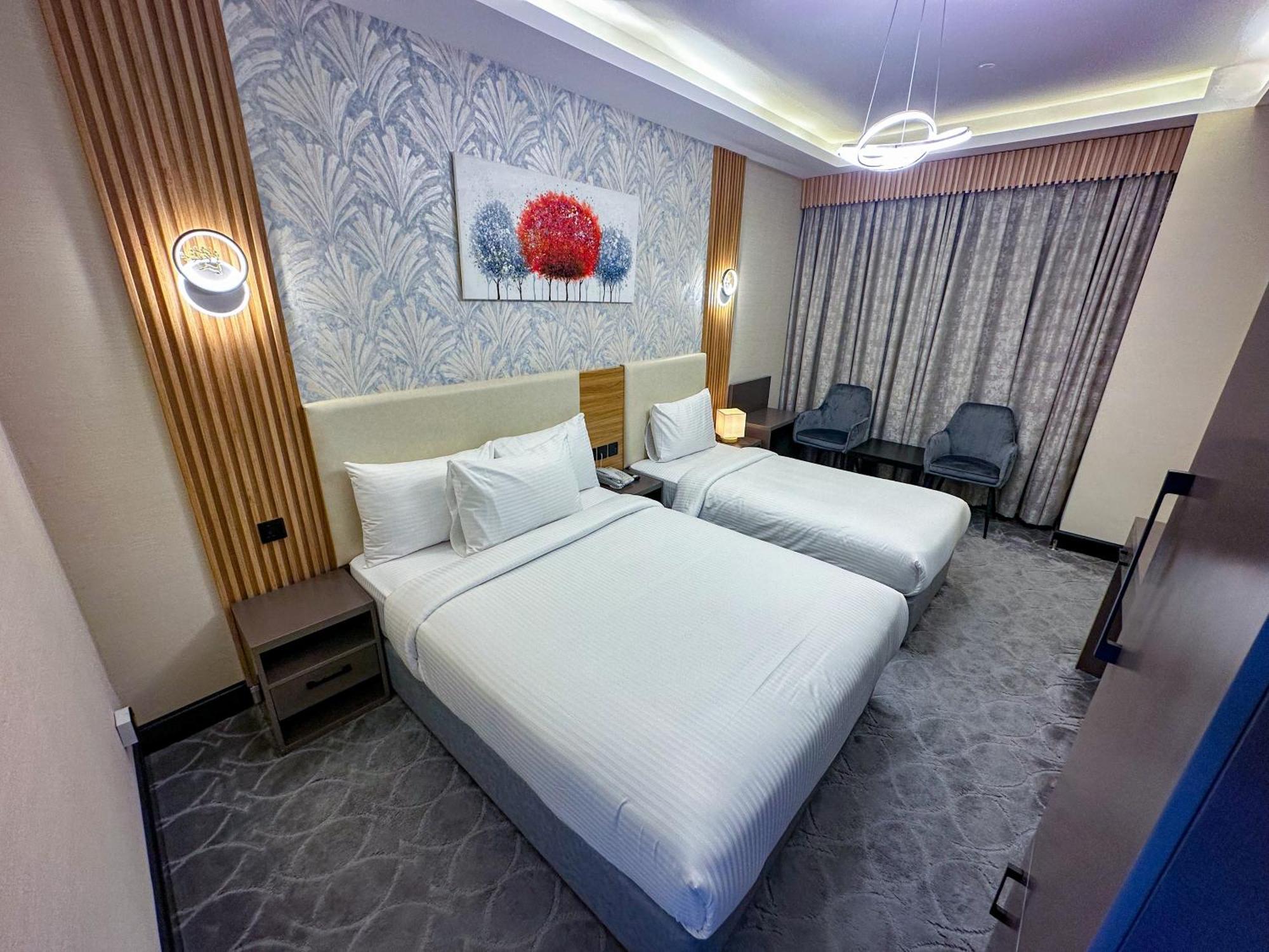 Gold Sky Avenue Hotel *