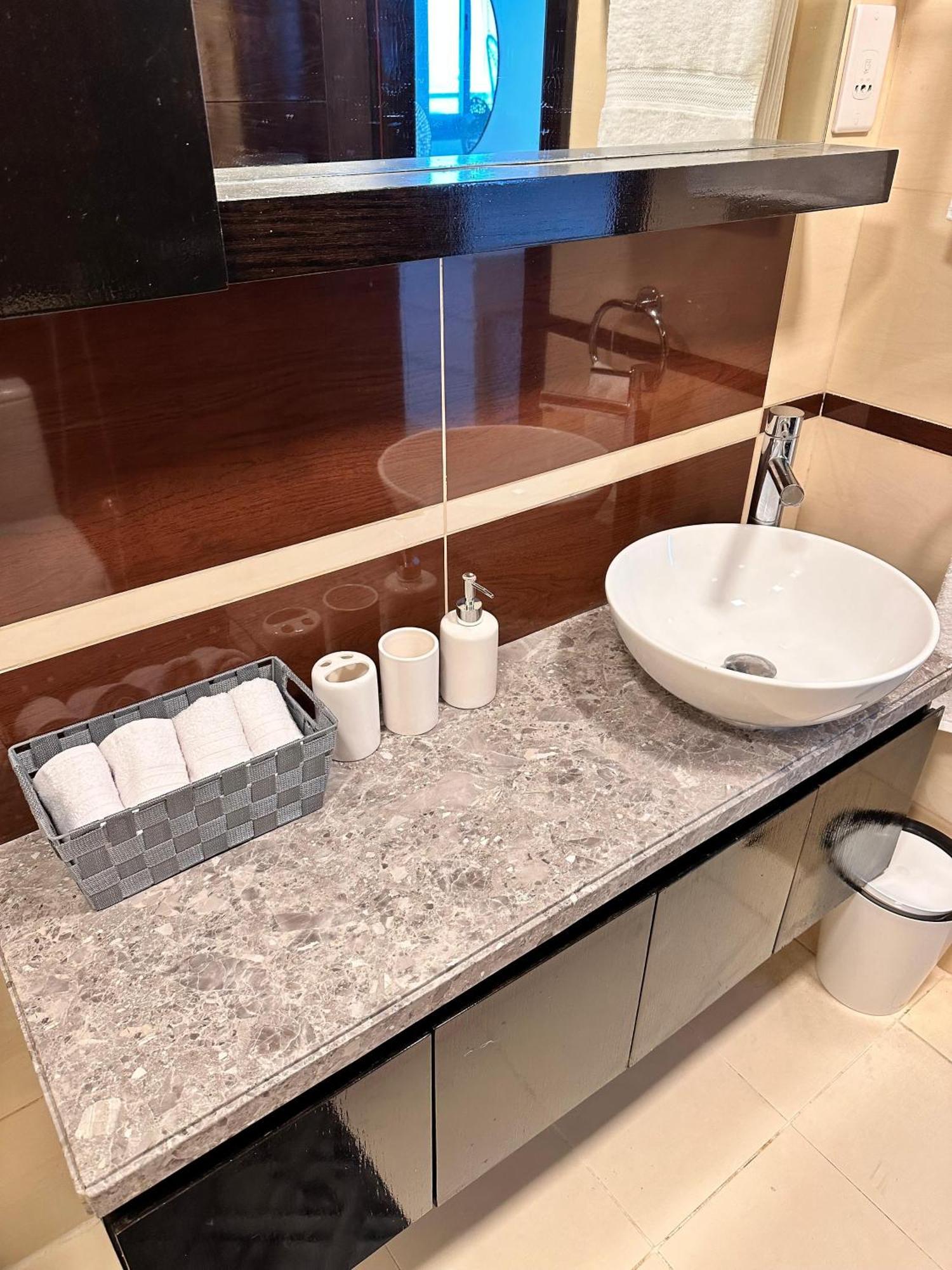 Apartment Wonderful 1bd With Full Marina View *