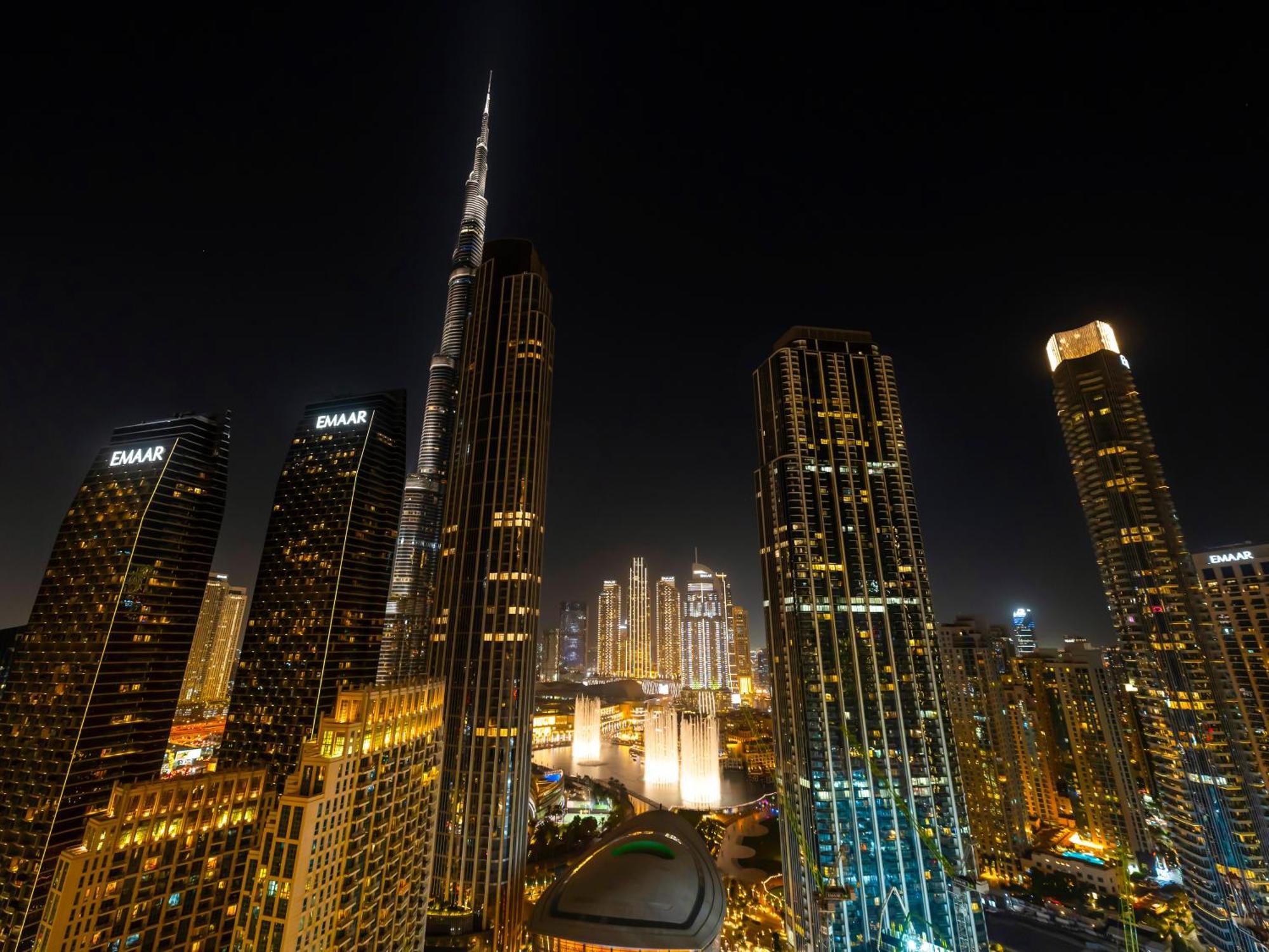 Burj Khalifa Bliss I 4 Bedroom I Burj Khalifa & Fountain Views I Free Gym, Pool, Parking, Wi-fi And Ps5 I By Skyline Serenity Apartment