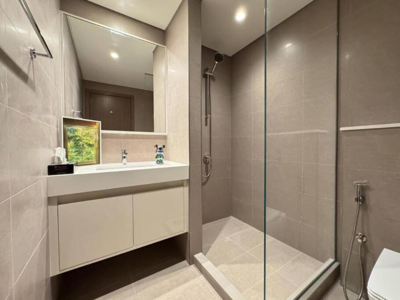 Brown Stone - Fountain & Burj Khalifa View Apartment *