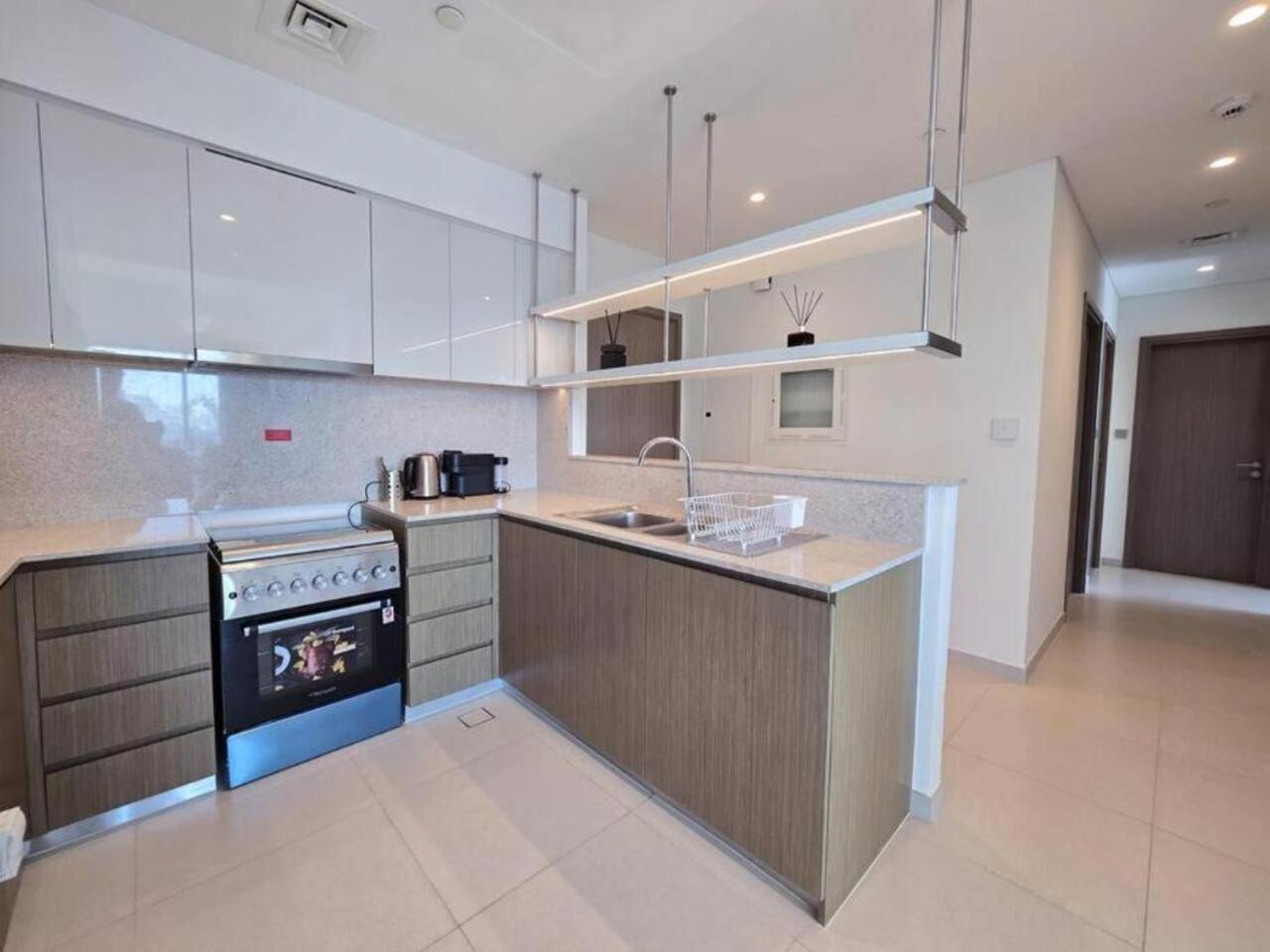 Brown Stone - Fountain & Burj Khalifa View Apartment *
