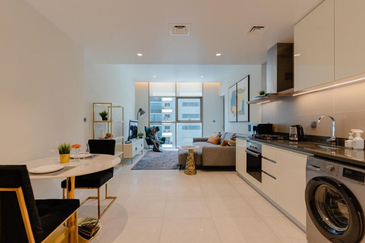Stylish And Roomy 1br Marina View Fits 3 Apartment