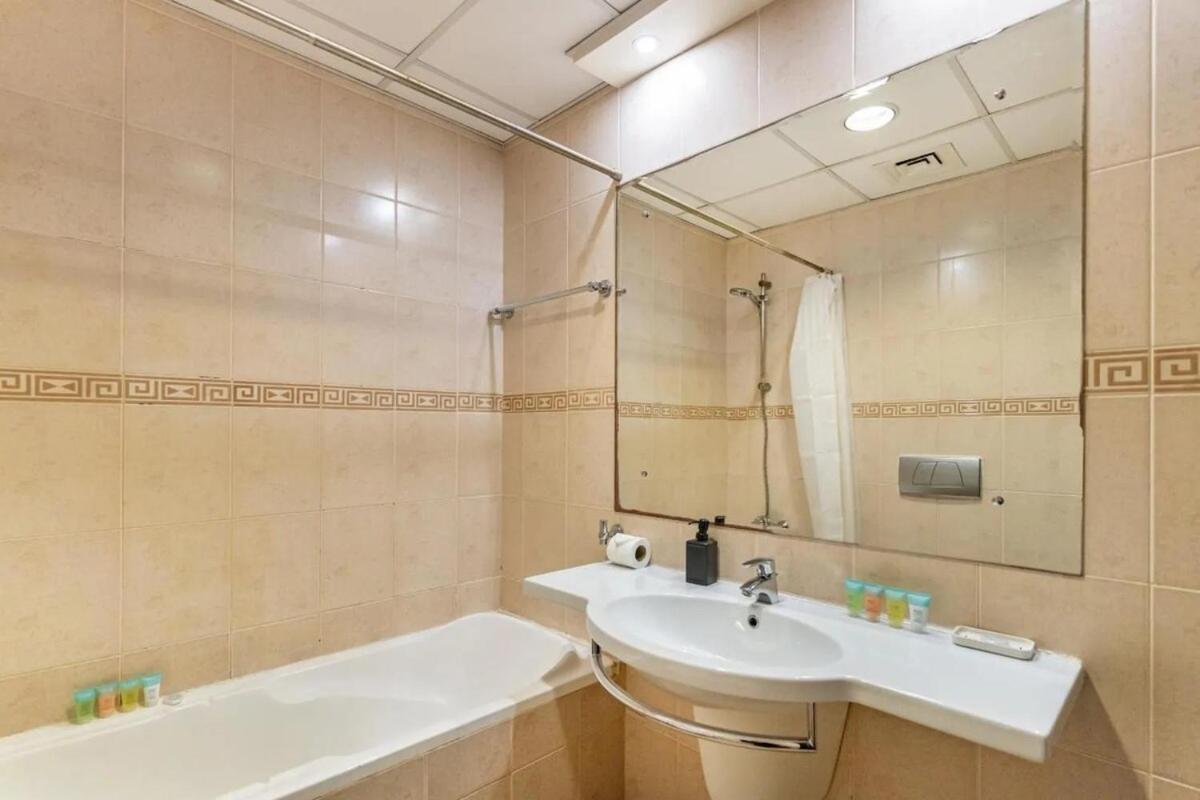 Luxury One Bedroom In Marina *