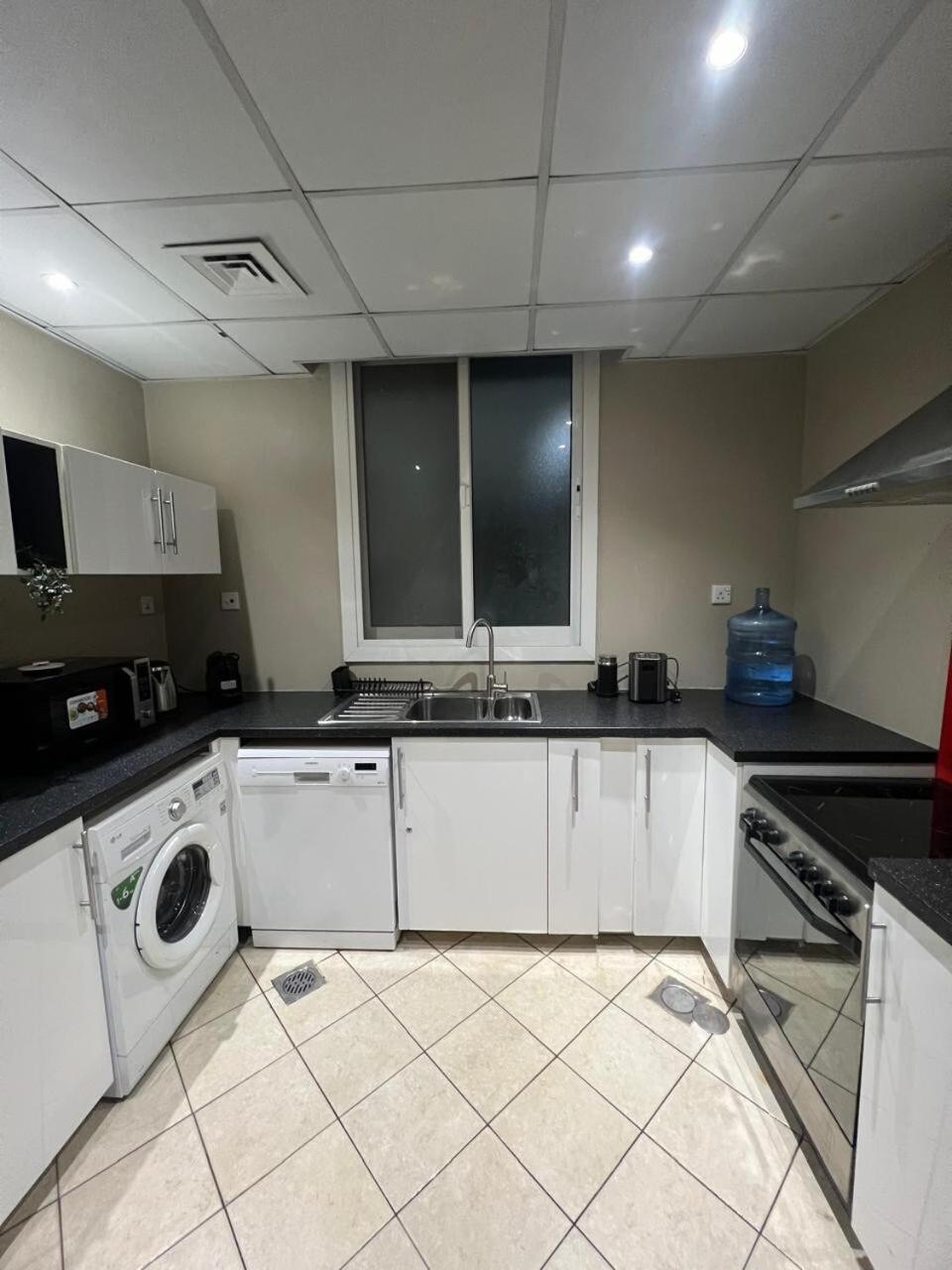 Luxury One Bedroom In Marina Daire Dubai