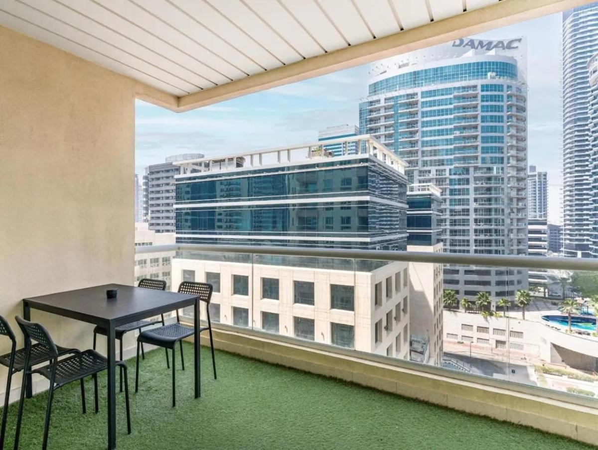 Luxury One Bedroom In Marina *