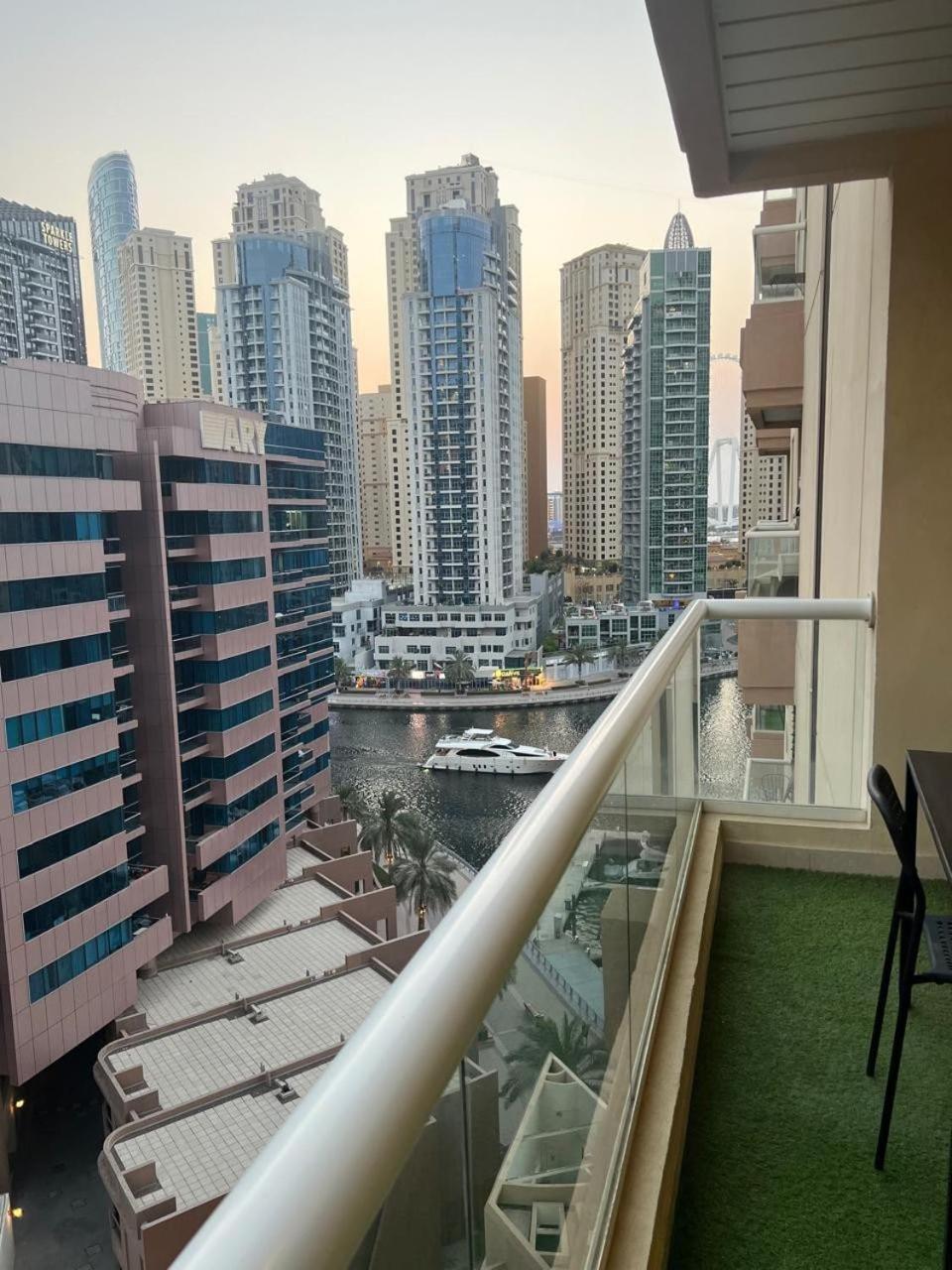 Luxury One Bedroom In Marina Daire Dubai