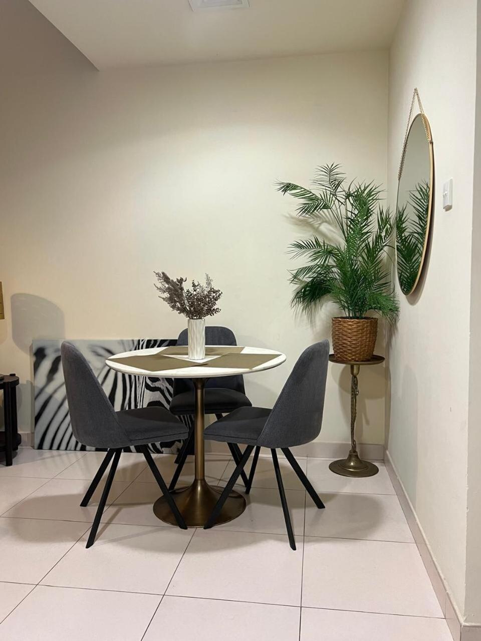 Luxury One Bedroom In Marina Daire Dubai