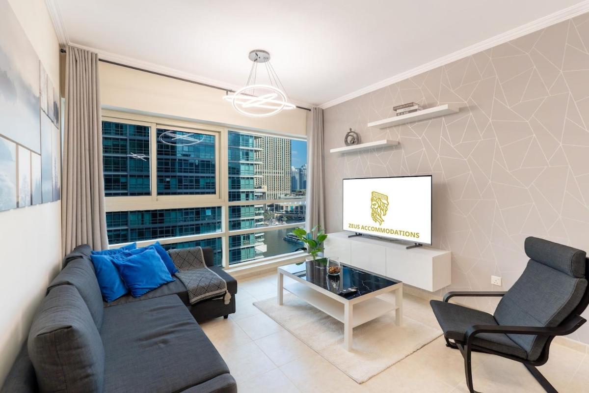 Luxury Waterfront Marina Apartment *
