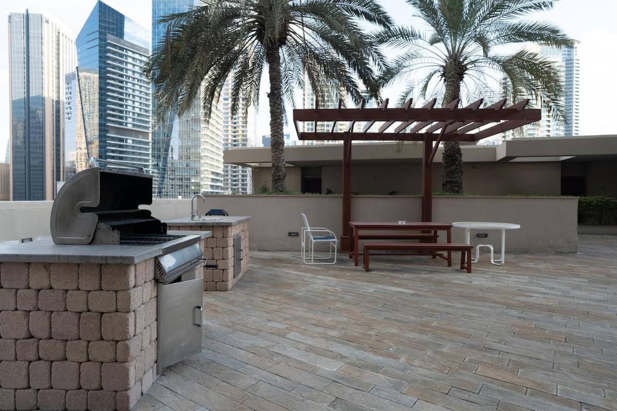 Luxury Waterfront Marina Apartment