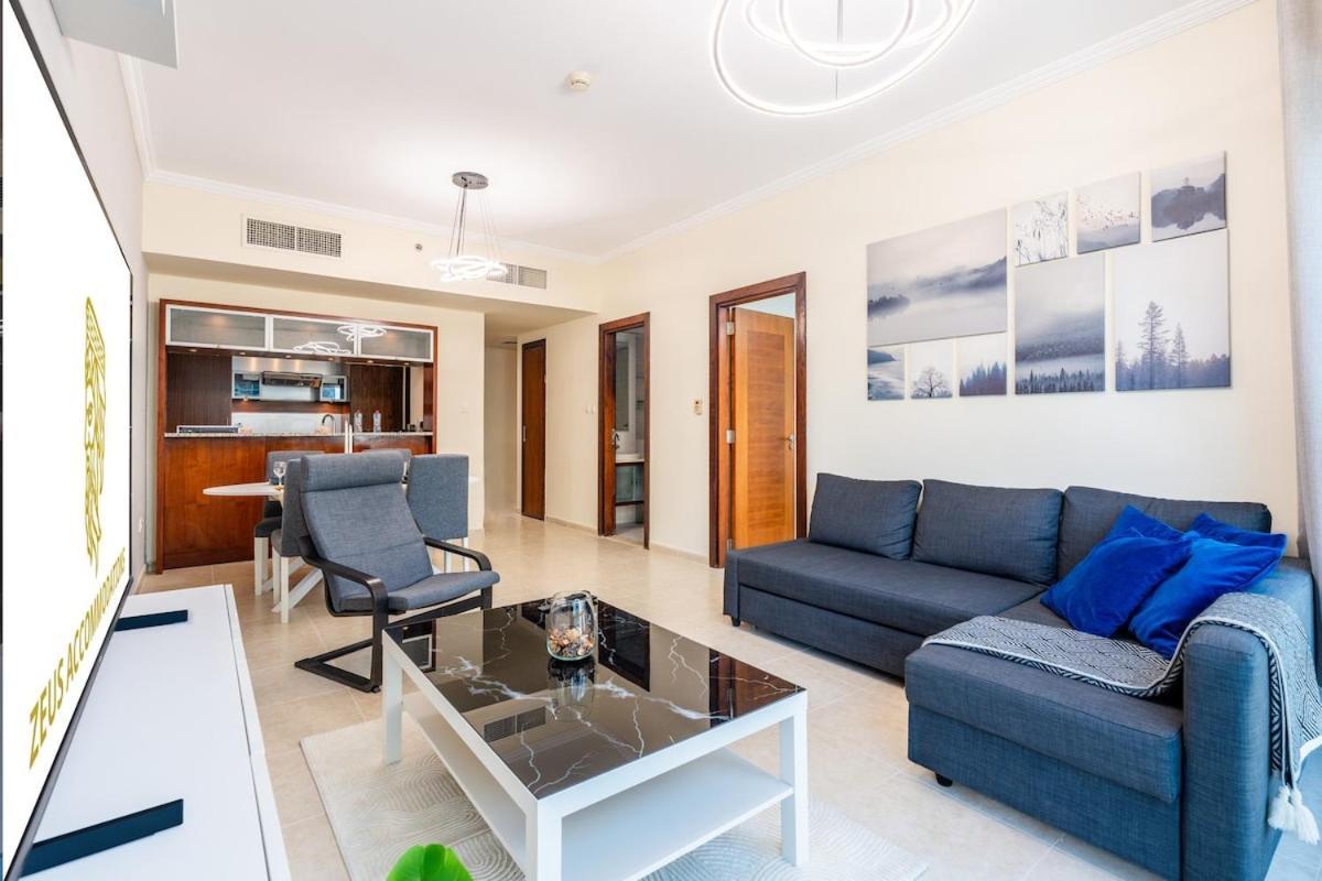 Luxury Waterfront Marina Apartment *
