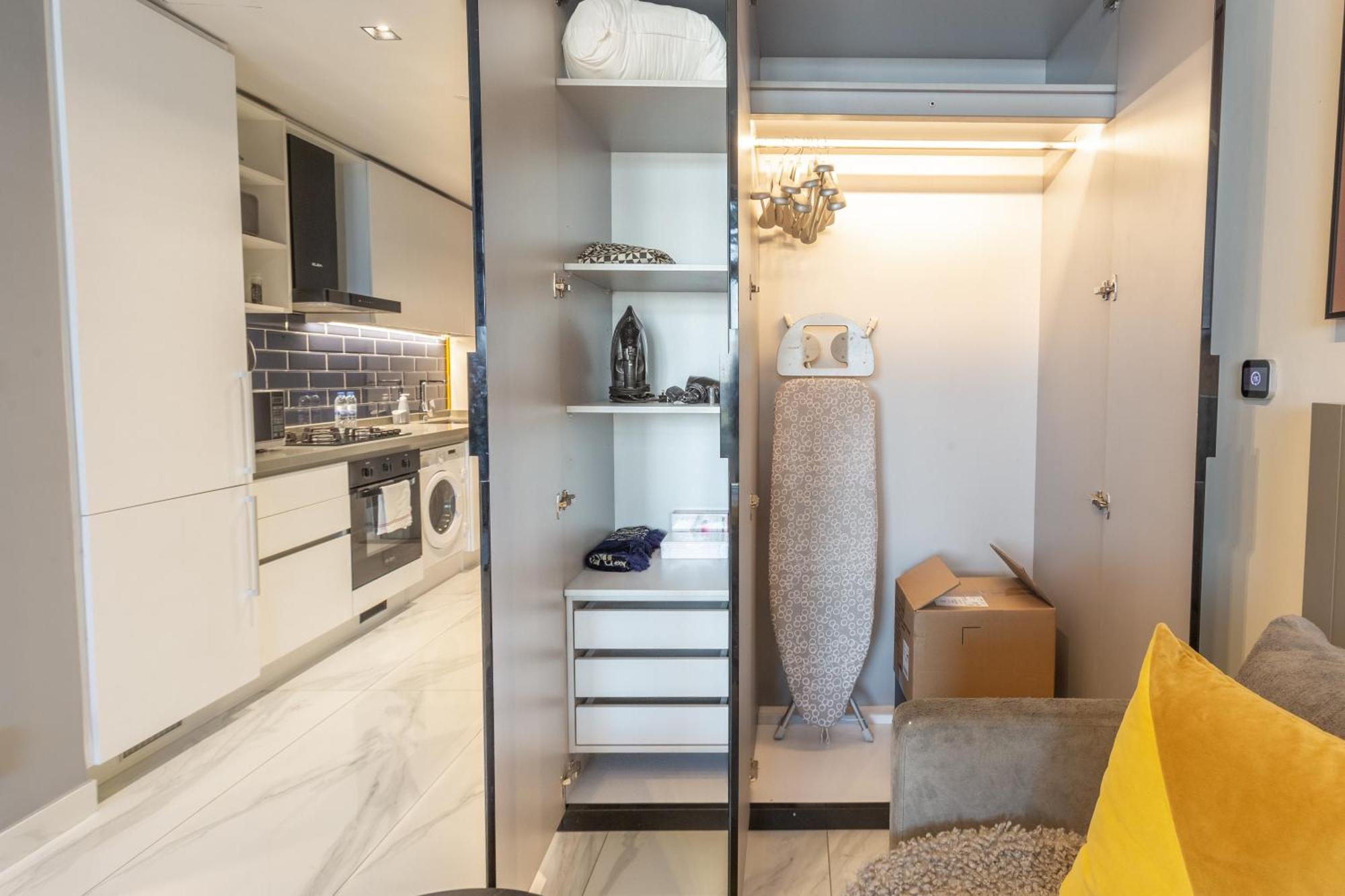 Sleek Mag 318 * Dubai