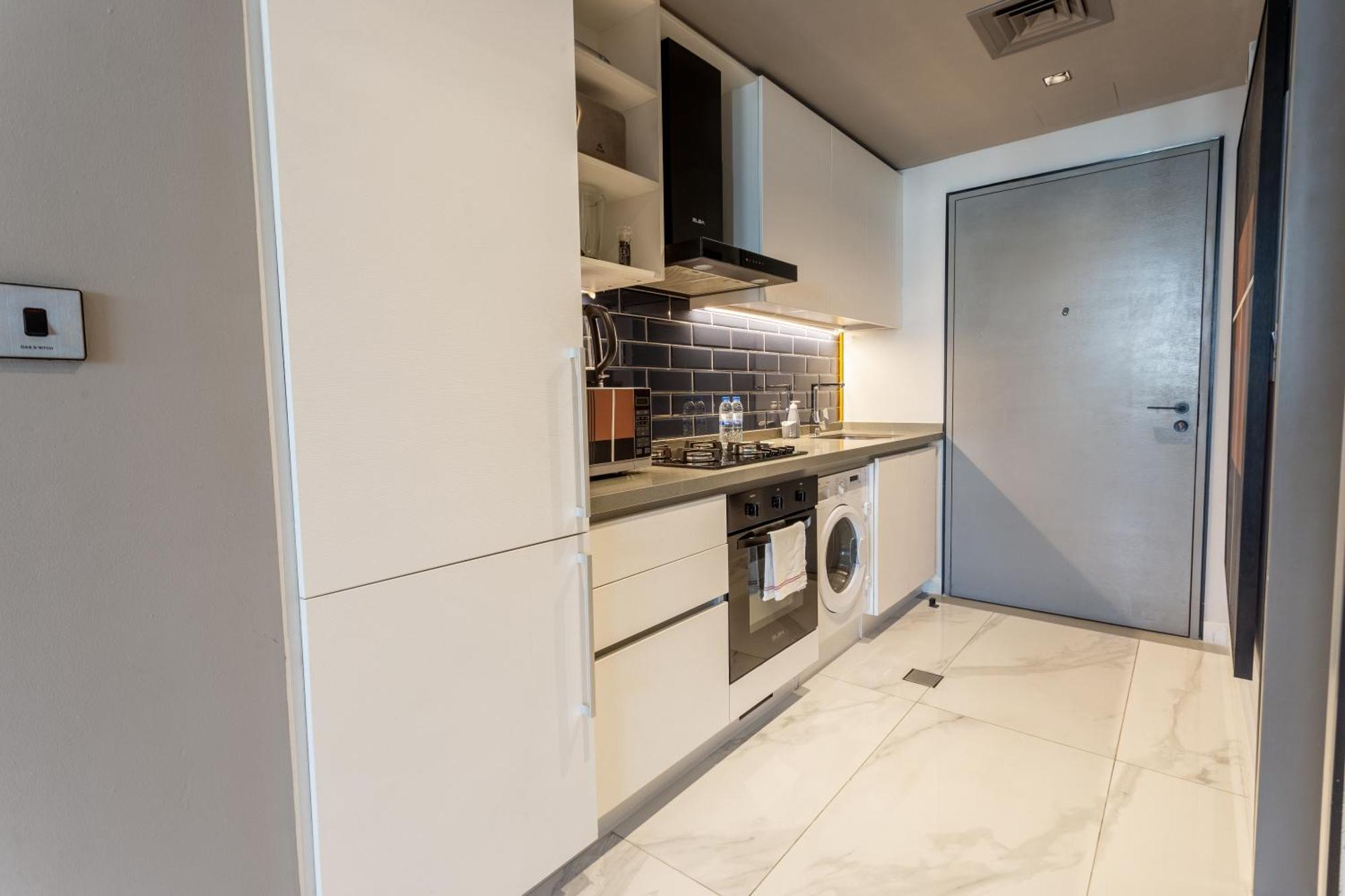 Sleek Mag 318 * Dubai