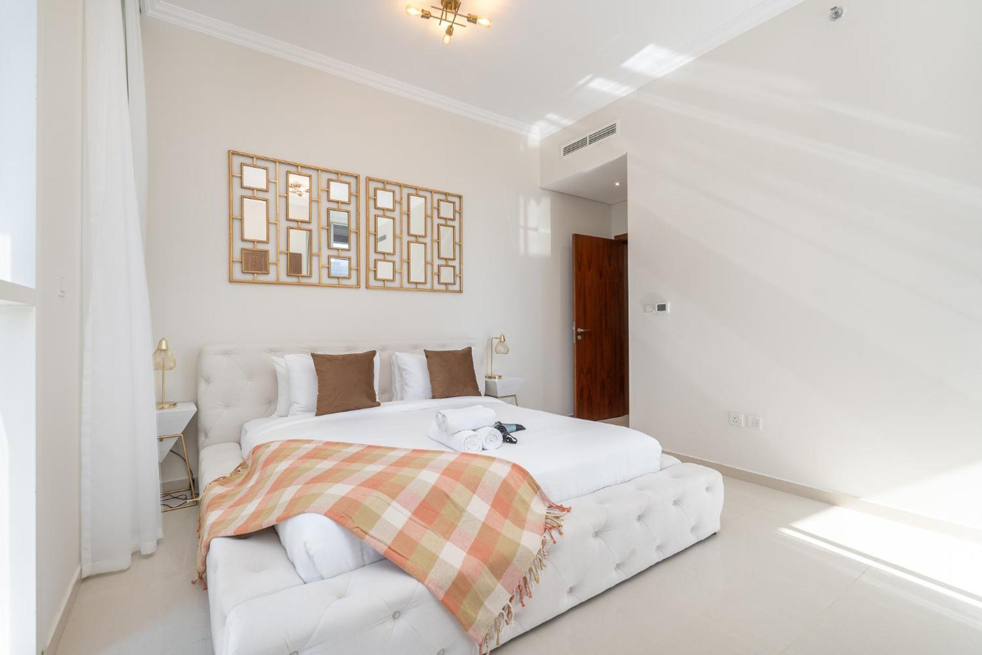Heaven Crest Downtown - 3 Bedroom 2 Minute Walk To Mall And Burj Khalifa Apartment